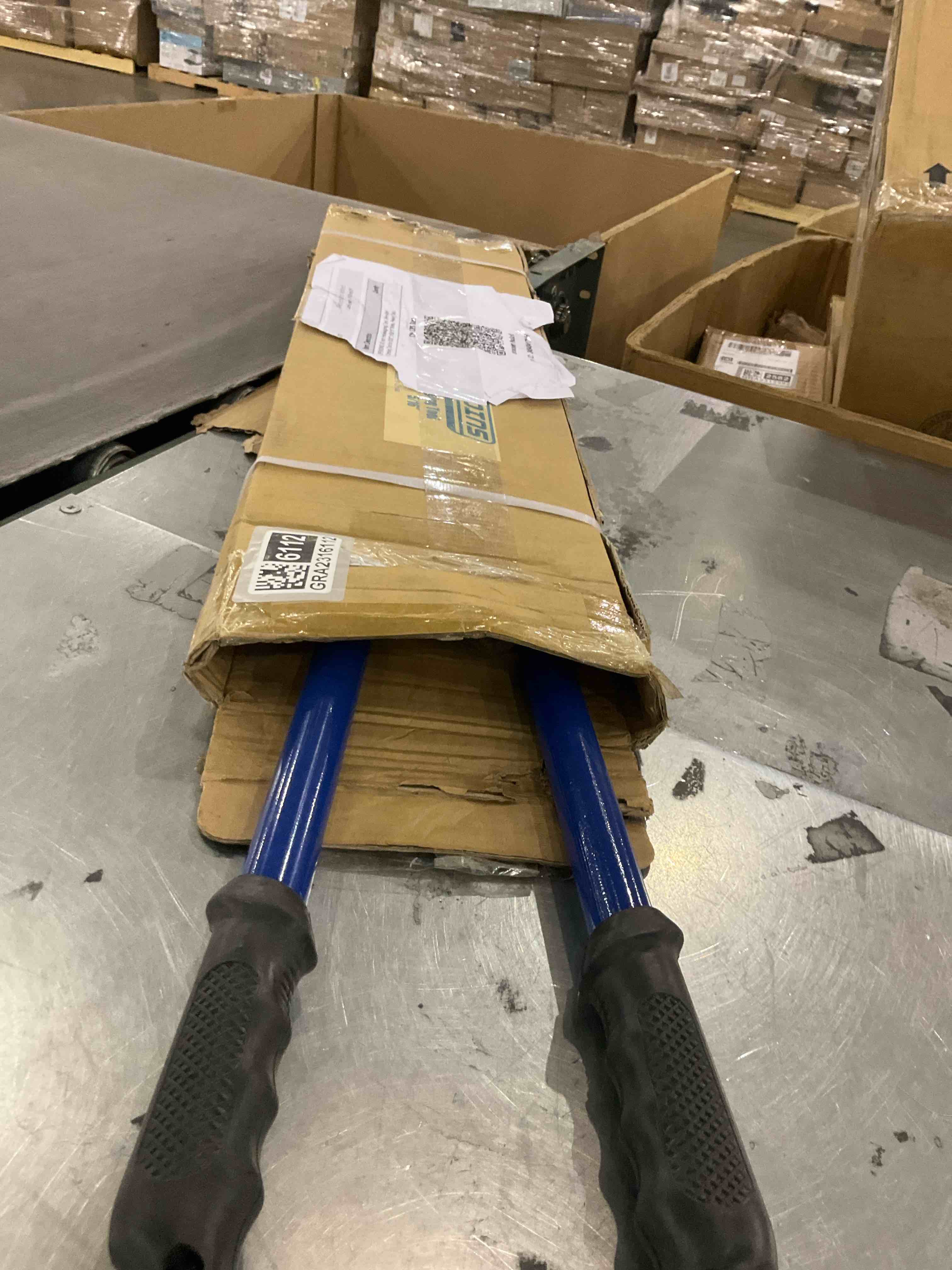 https://s3.amazonaws.com/lotting-images-prod/bidfta/GRA2316112_1748951035734.jpeg