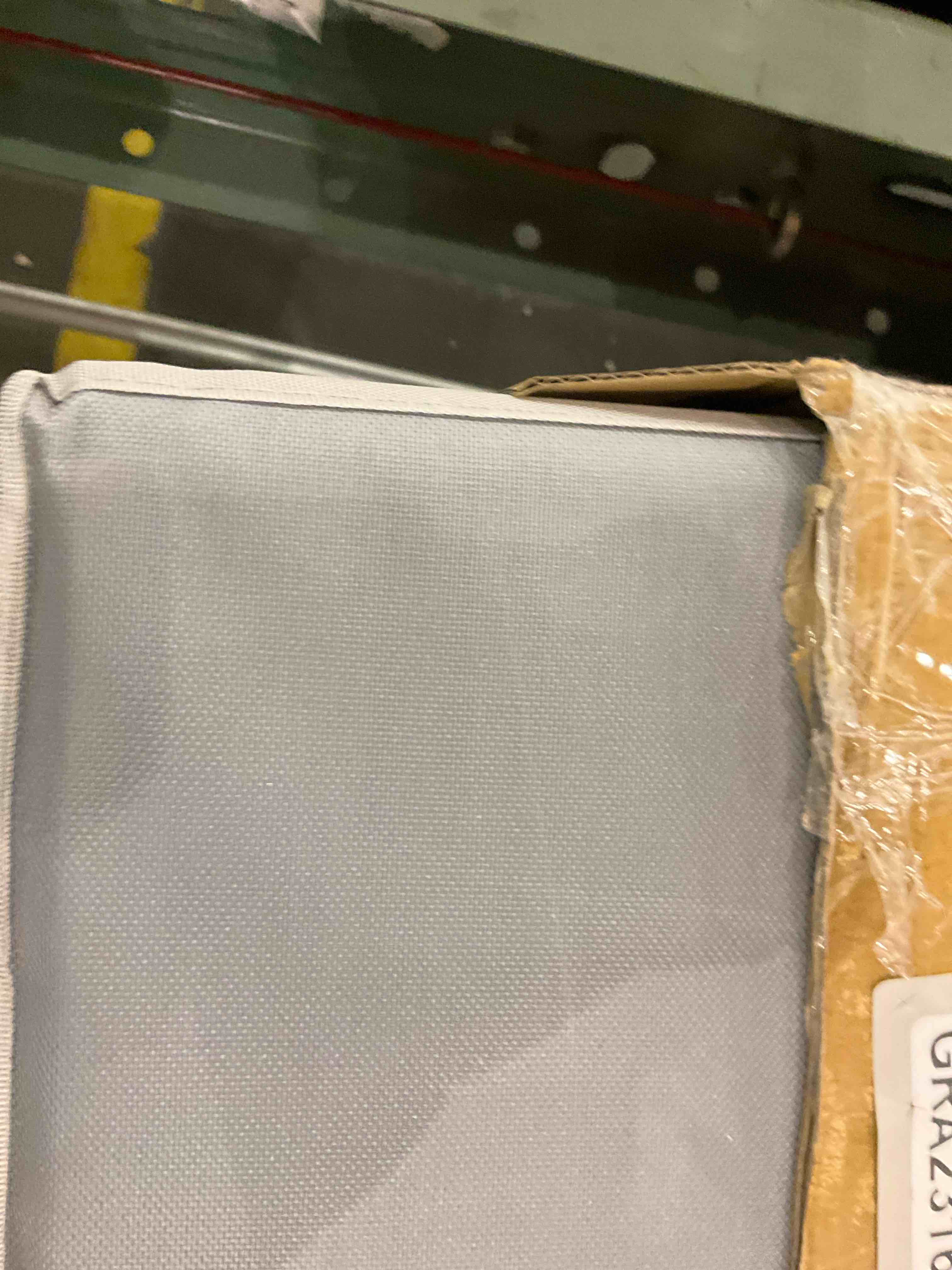 https://s3.amazonaws.com/lotting-images-prod/bidfta/GRA2316826_1749038870981.jpeg