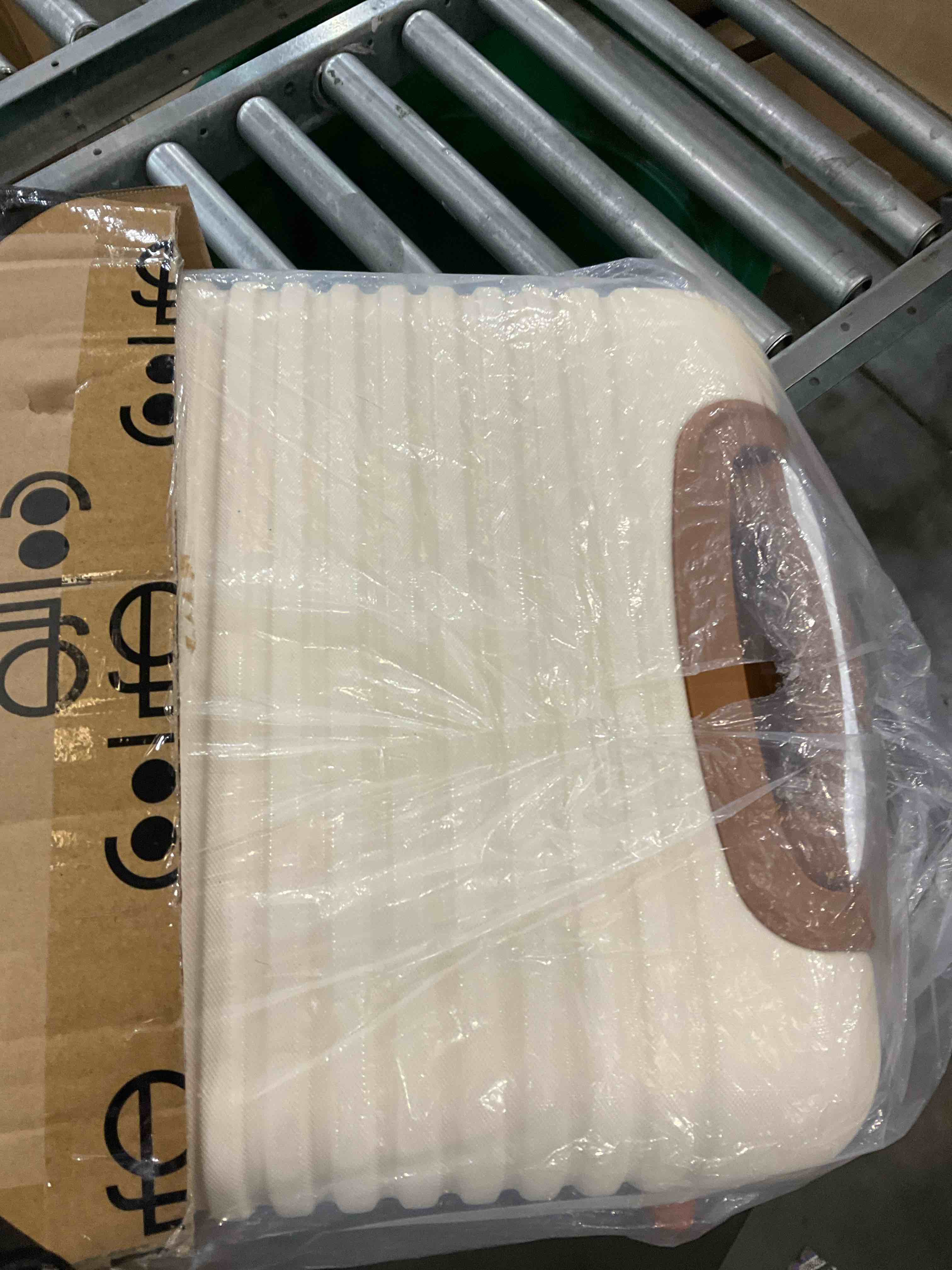 https://s3.amazonaws.com/lotting-images-prod/bidfta/GRA2317158_1747921046884.jpeg