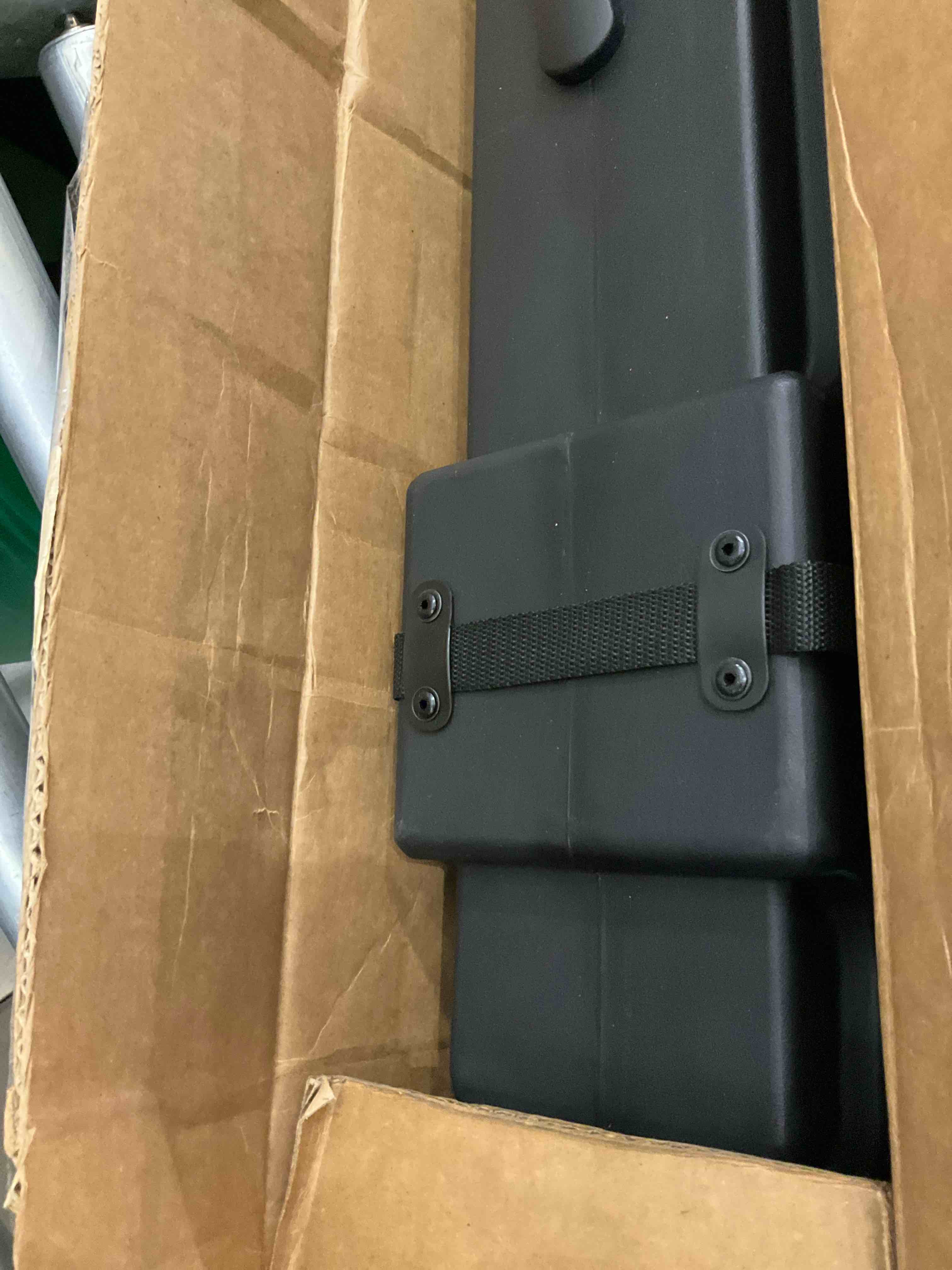 https://s3.amazonaws.com/lotting-images-prod/bidfta/GRA2317173_1747923332904.jpeg