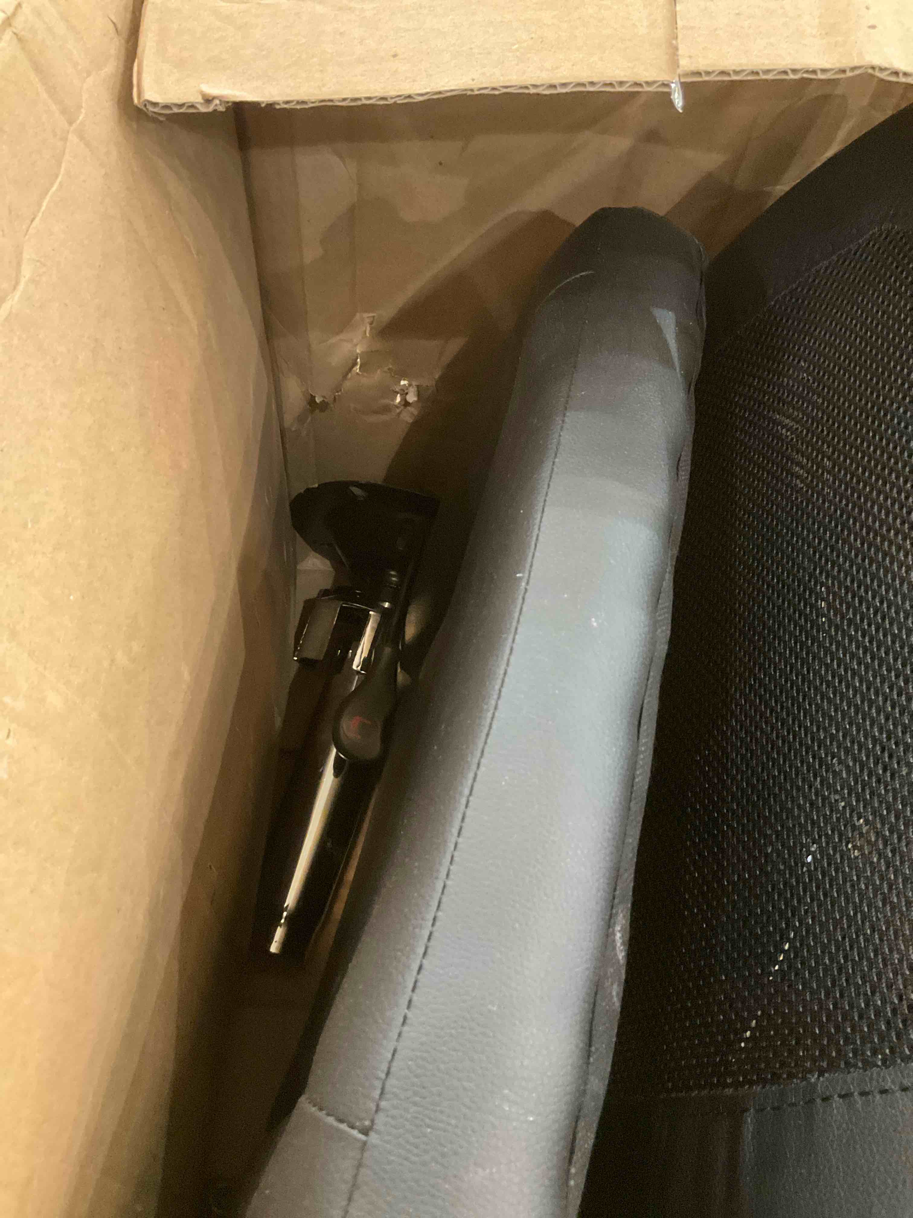 https://s3.amazonaws.com/lotting-images-prod/bidfta/GRA2317272_1747927377640.jpeg