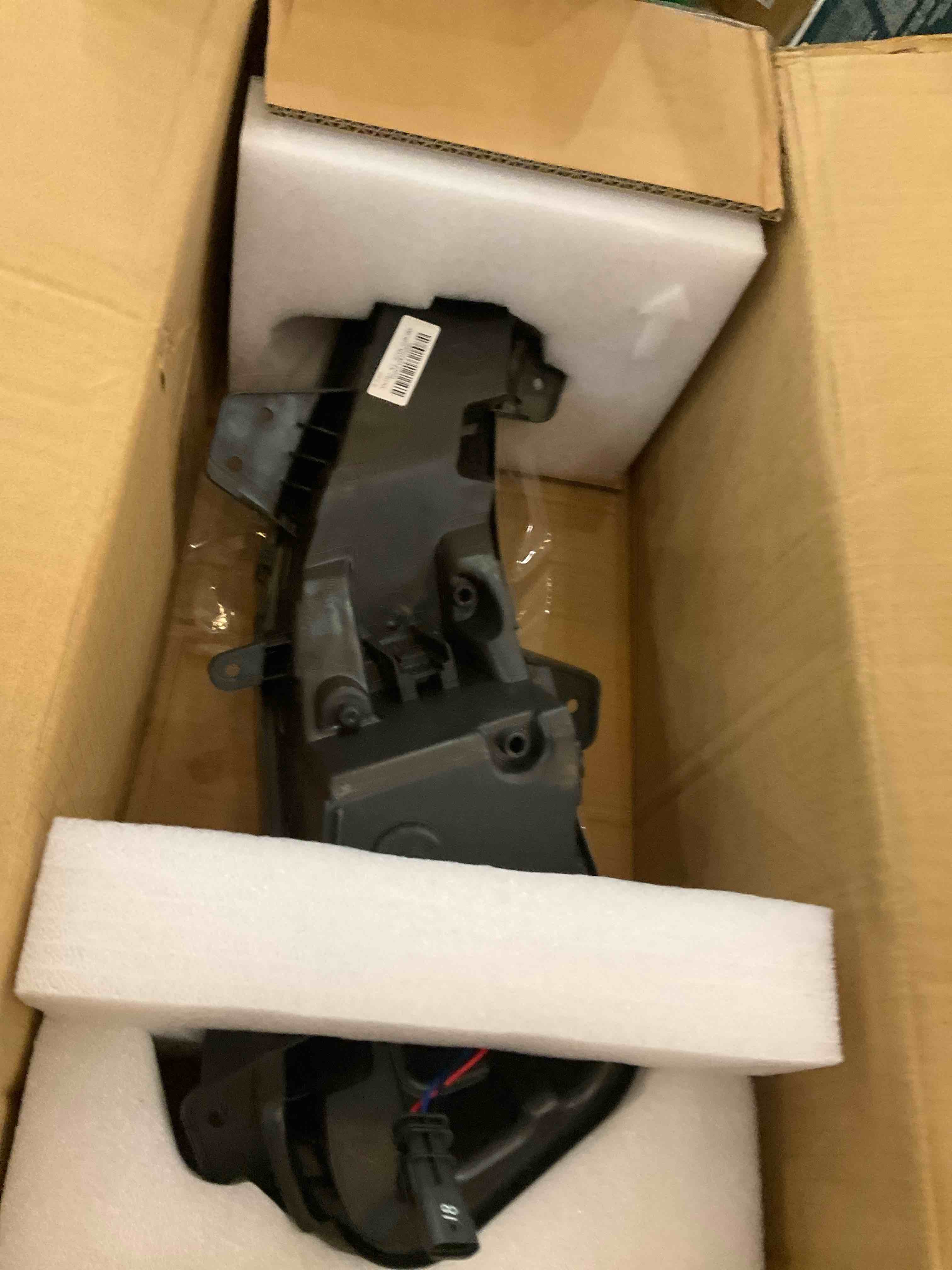 https://s3.amazonaws.com/lotting-images-prod/bidfta/GRA2319236_1748454777400.jpeg