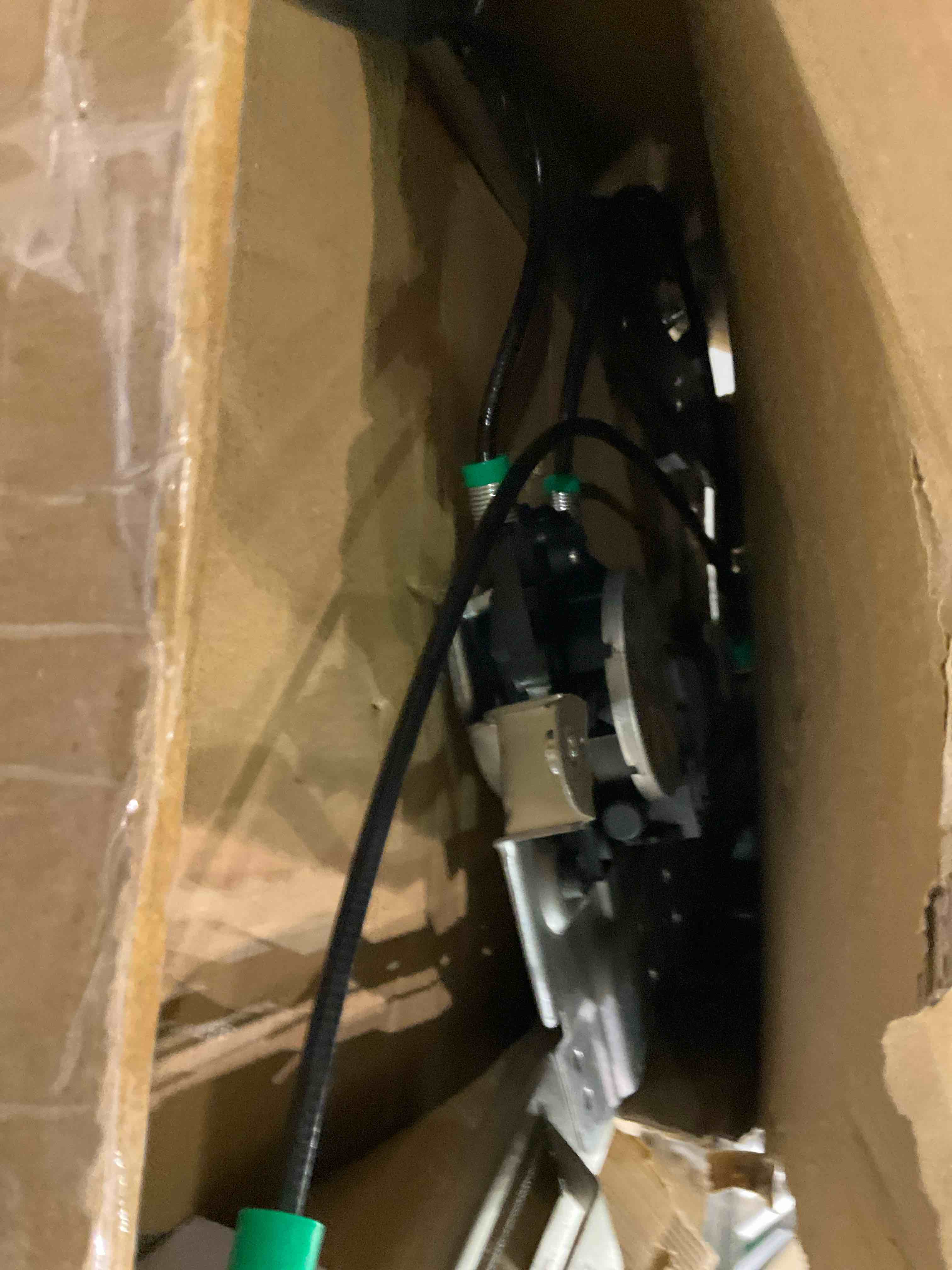 https://s3.amazonaws.com/lotting-images-prod/bidfta/GRA2319783_1749035363346.jpeg