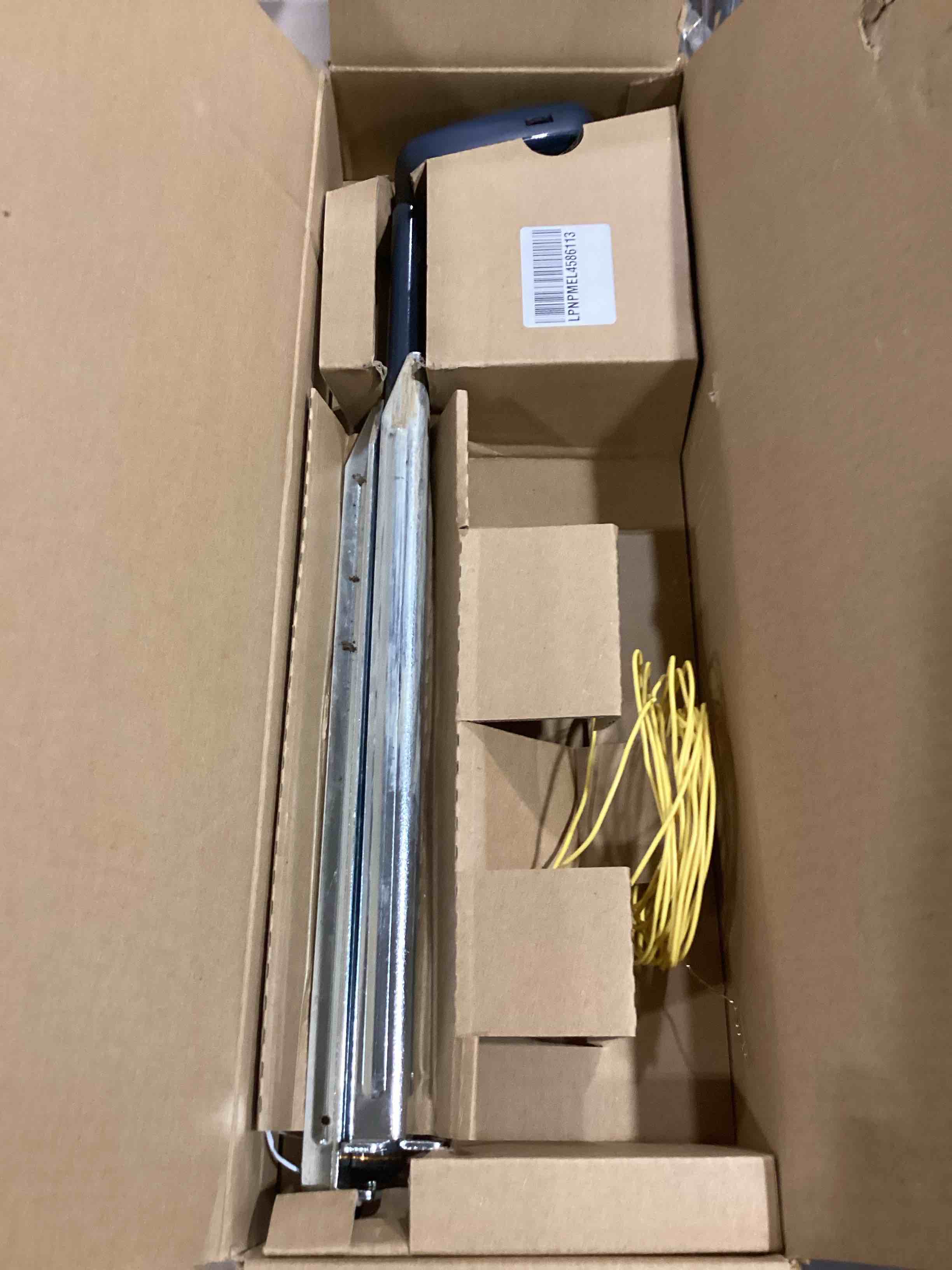 https://s3.amazonaws.com/lotting-images-prod/bidfta/GRA2368090_1755698343015.jpeg