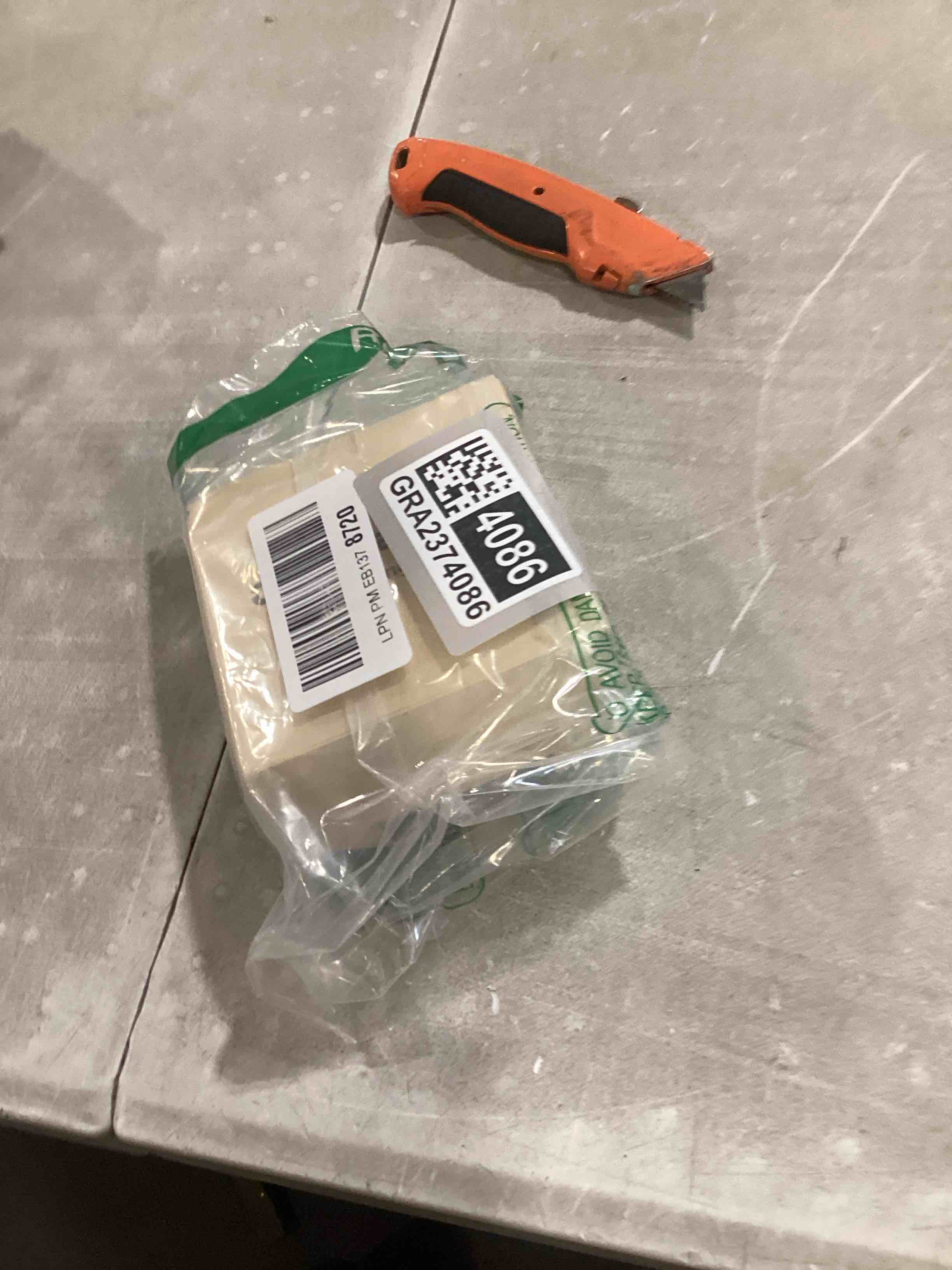 https://s3.amazonaws.com/lotting-images-prod/bidfta/GRA2374086_1756140867281.jpeg