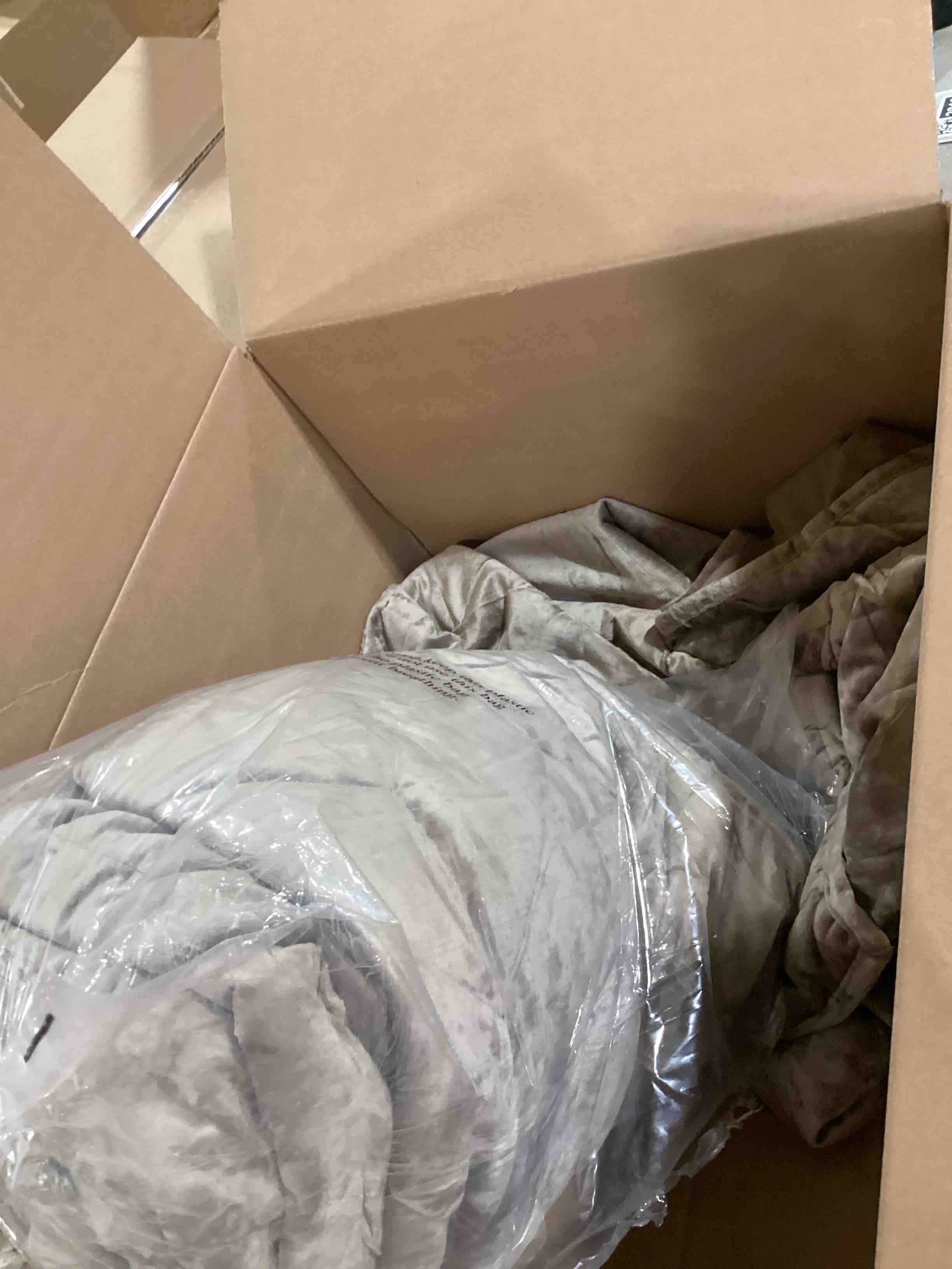 https://s3.amazonaws.com/lotting-images-prod/bidfta/GRA2374678_1756397978817.jpeg
