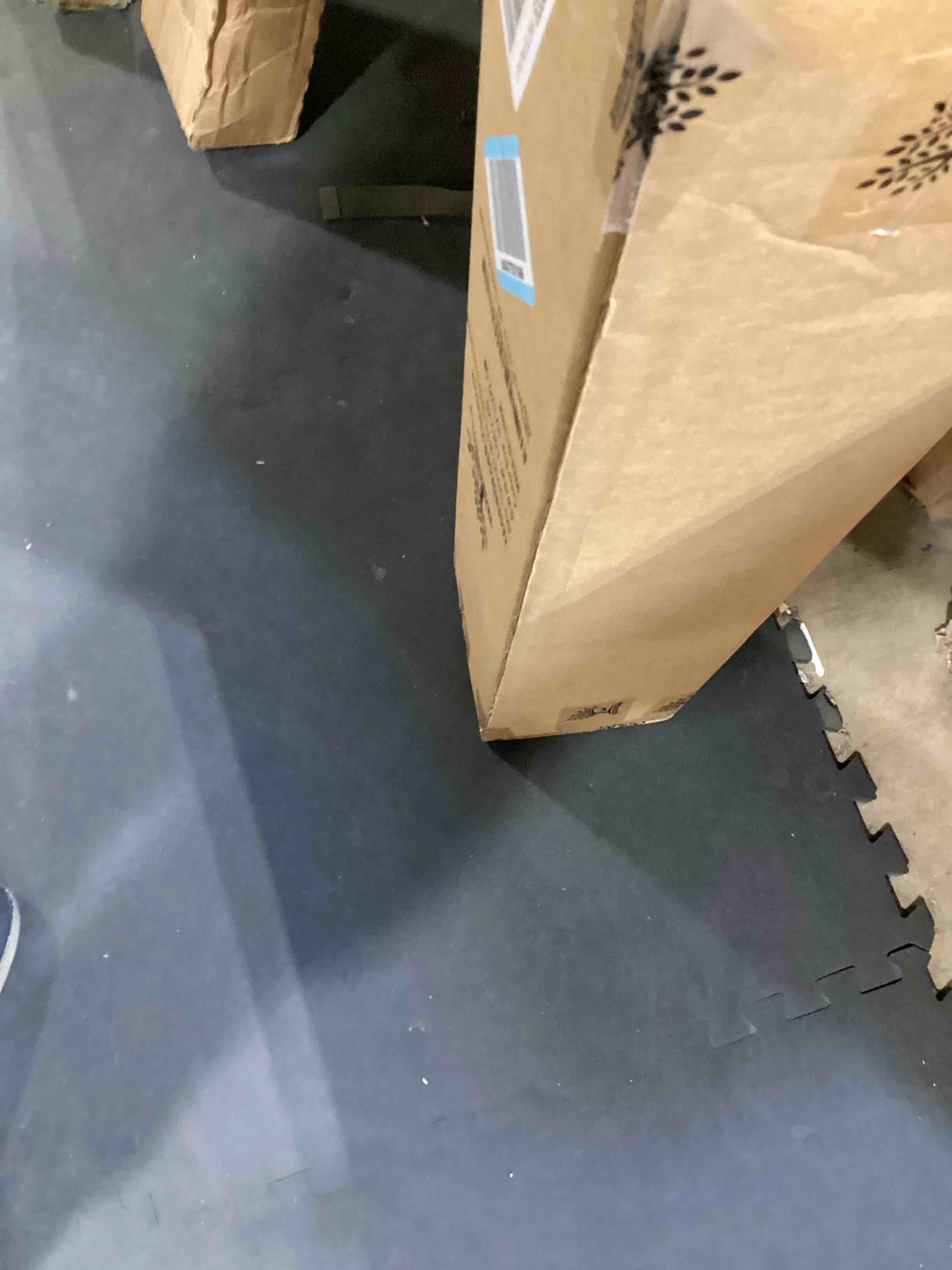 https://s3.amazonaws.com/lotting-images-prod/bidfta/GRA2375273_1756923982096.jpeg