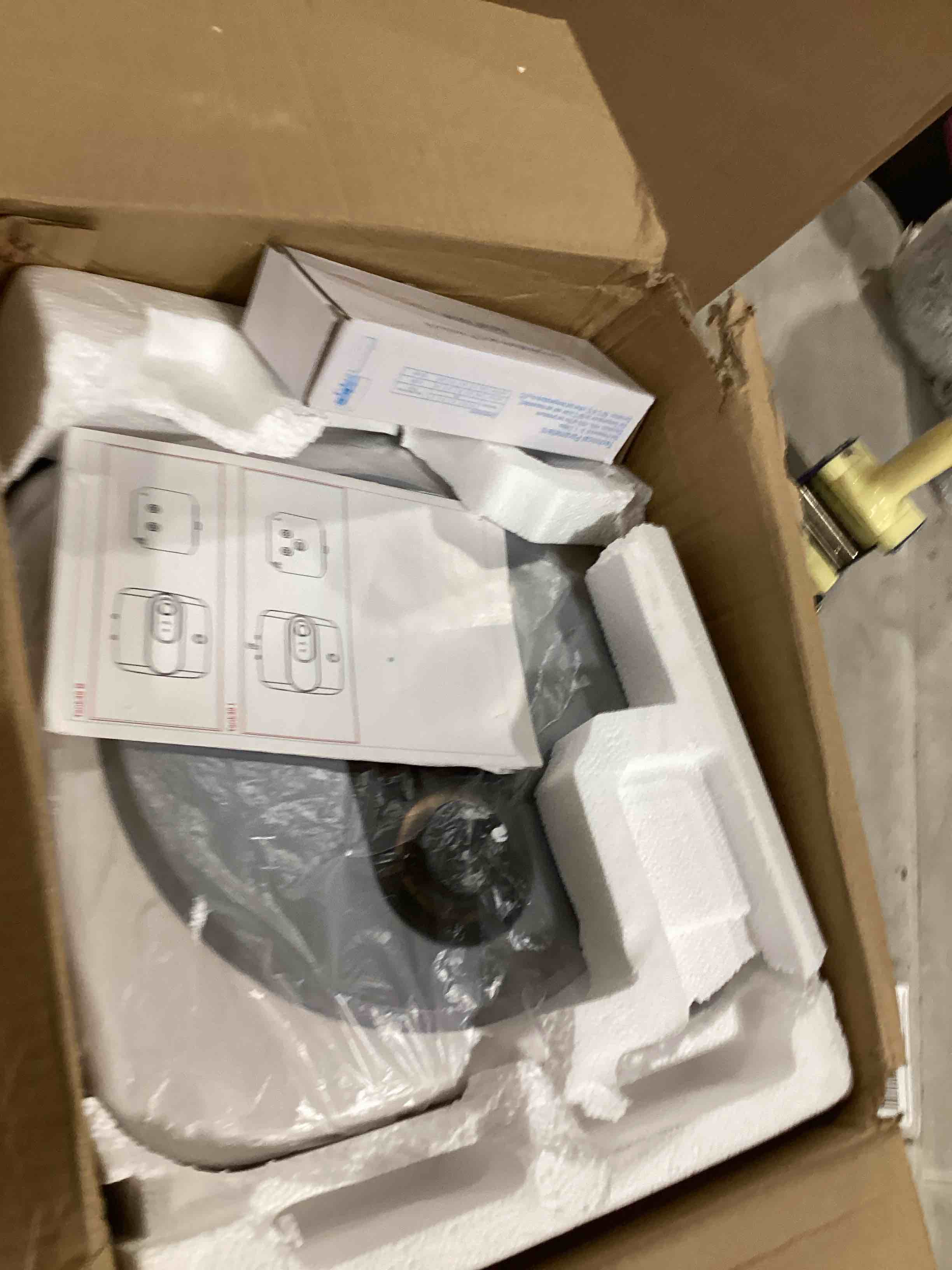 https://s3.amazonaws.com/lotting-images-prod/bidfta/GRA2375325_1756990222989.jpeg