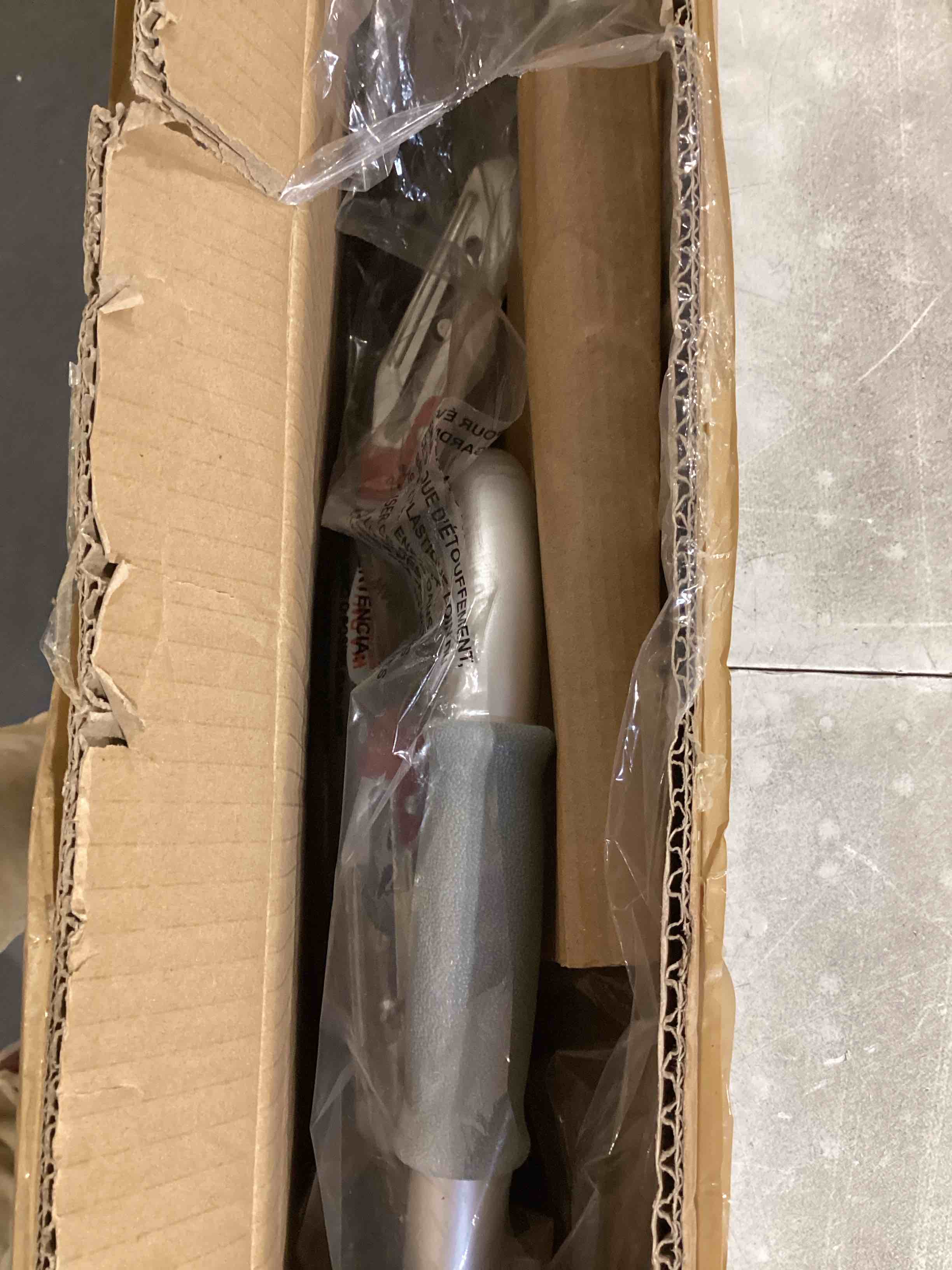 https://s3.amazonaws.com/lotting-images-prod/bidfta/GRA2375358_1756995135126.jpeg