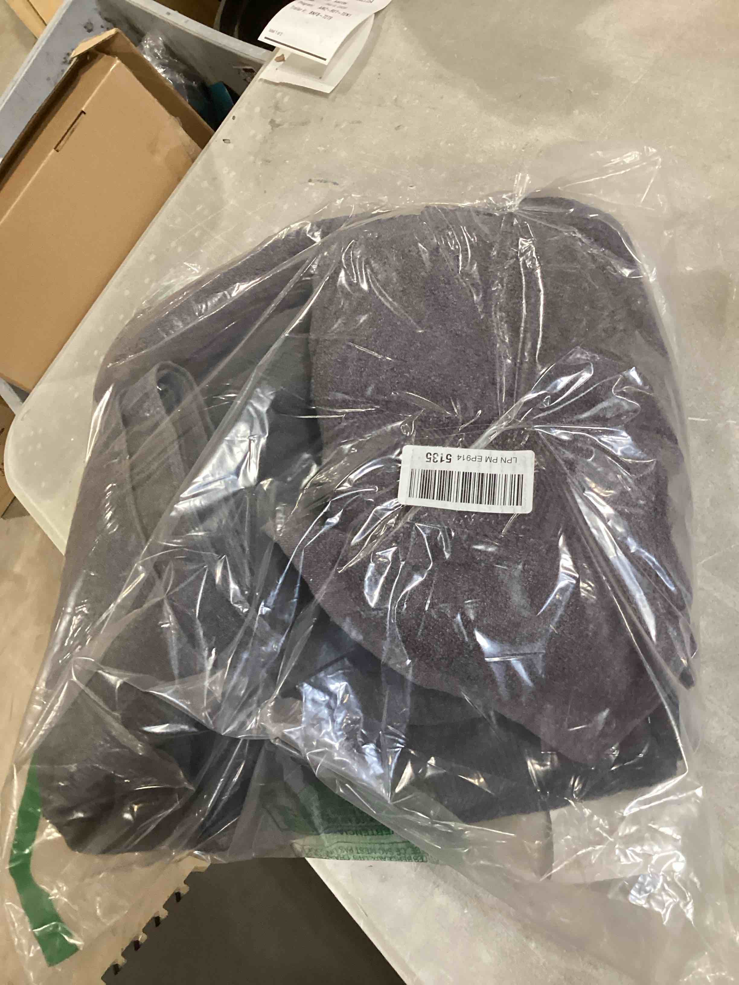https://s3.amazonaws.com/lotting-images-prod/bidfta/GRA2375500_1757007194522.jpeg