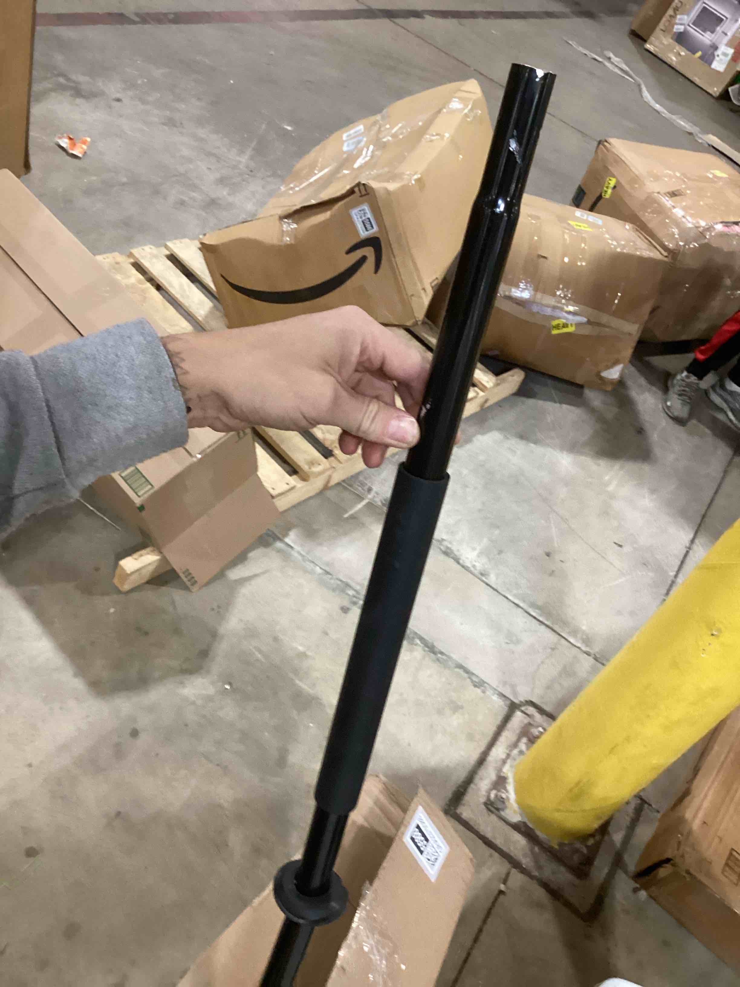 https://s3.amazonaws.com/lotting-images-prod/bidfta/GRA2375588_1757080372472.jpeg