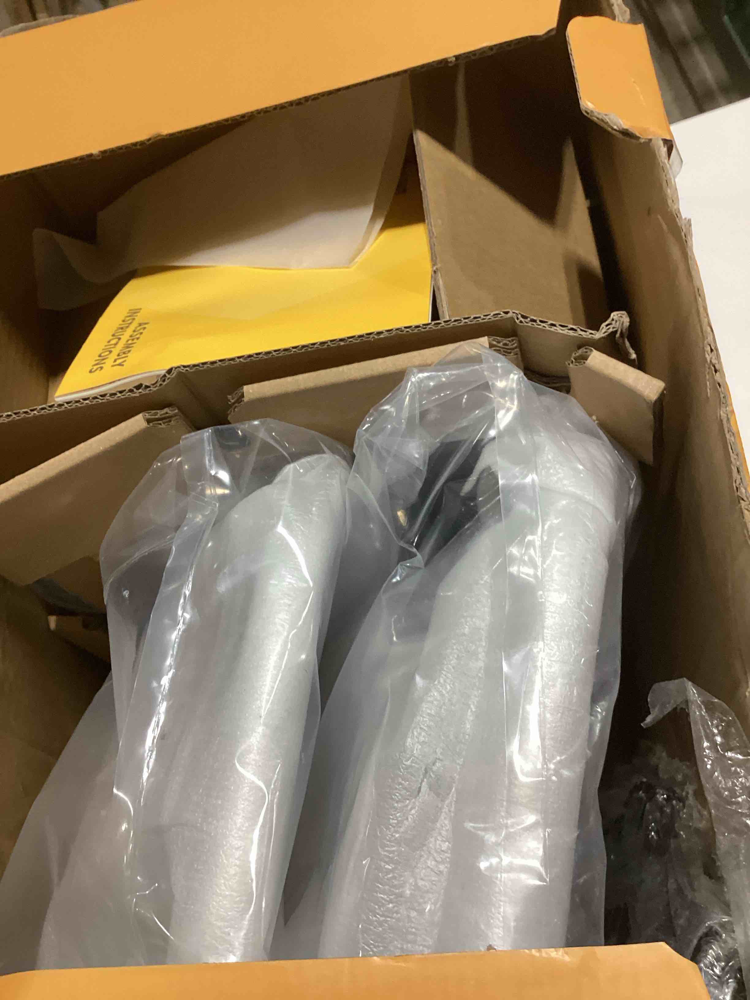 https://s3.amazonaws.com/lotting-images-prod/bidfta/GRA2375751_1757339081762.jpeg
