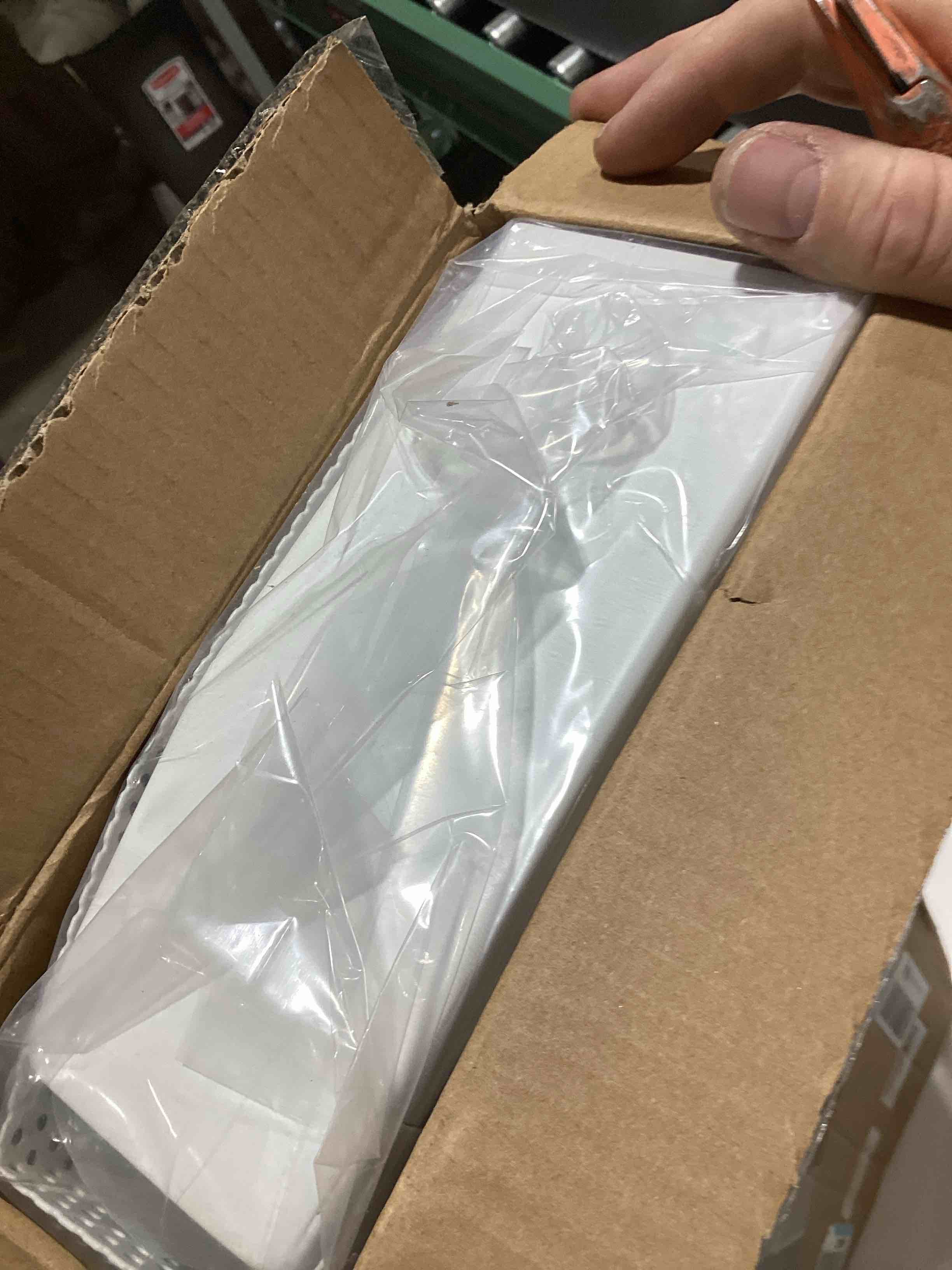 https://s3.amazonaws.com/lotting-images-prod/bidfta/GRA2375891_1757421326327.jpeg