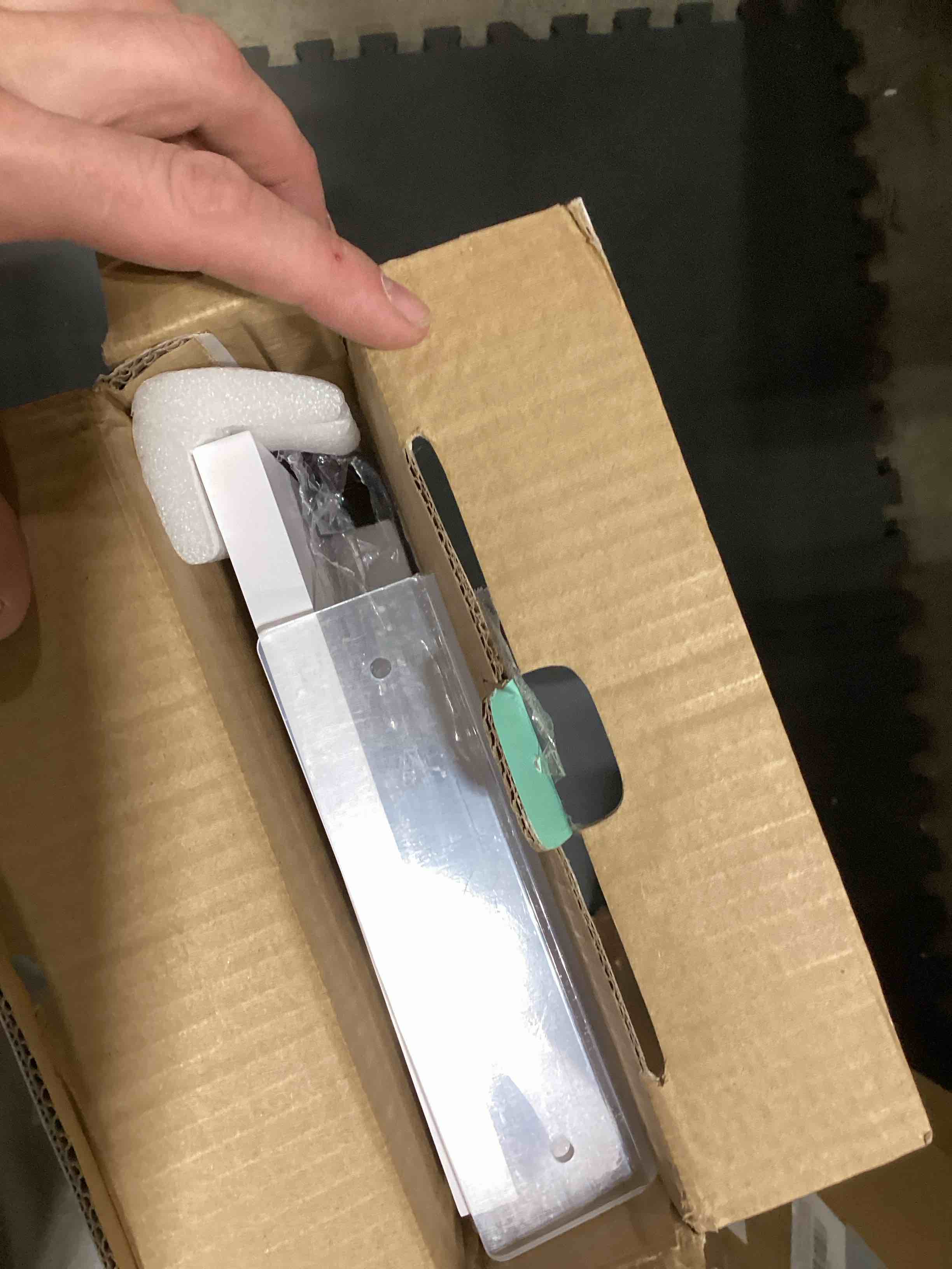https://s3.amazonaws.com/lotting-images-prod/bidfta/GRA2375917_1757424787657.jpeg