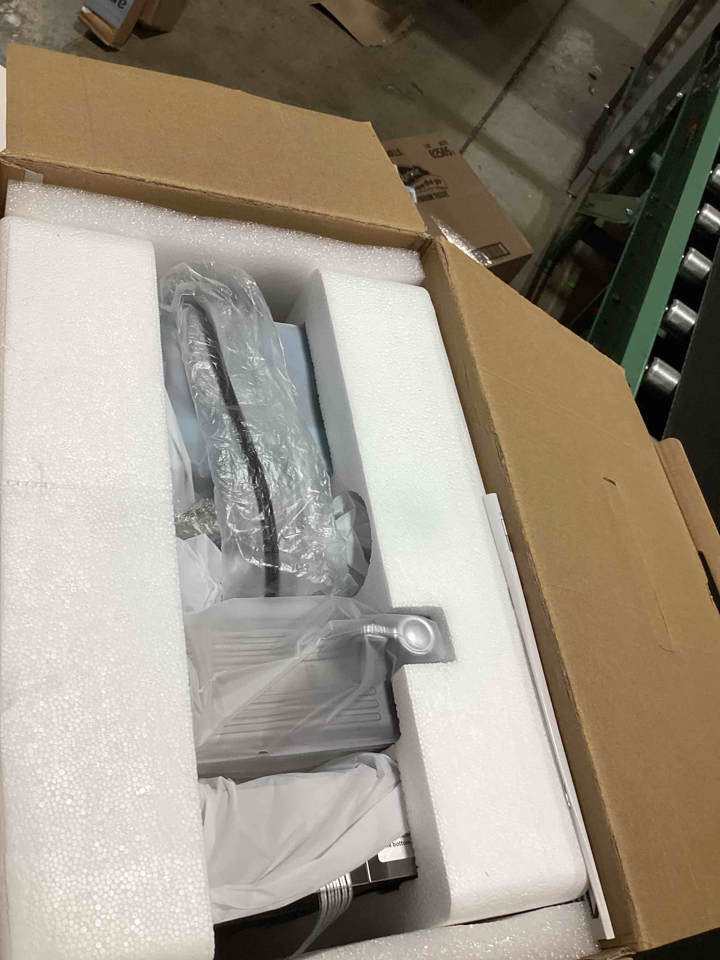 https://s3.amazonaws.com/lotting-images-prod/bidfta/GRA2375958_1757429300969.jpeg