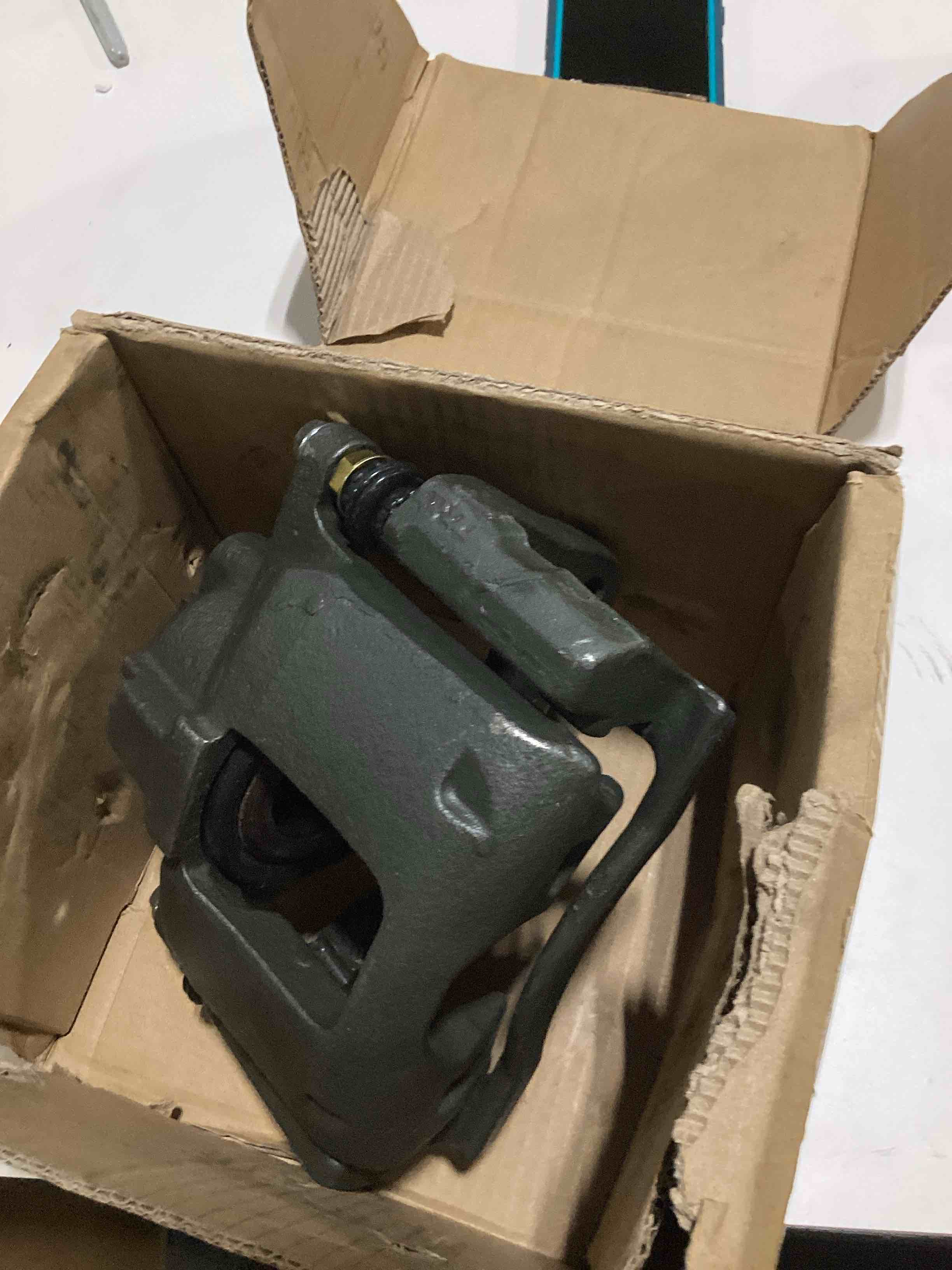 https://s3.amazonaws.com/lotting-images-prod/bidfta/GRA2376306_1757600155910.jpeg