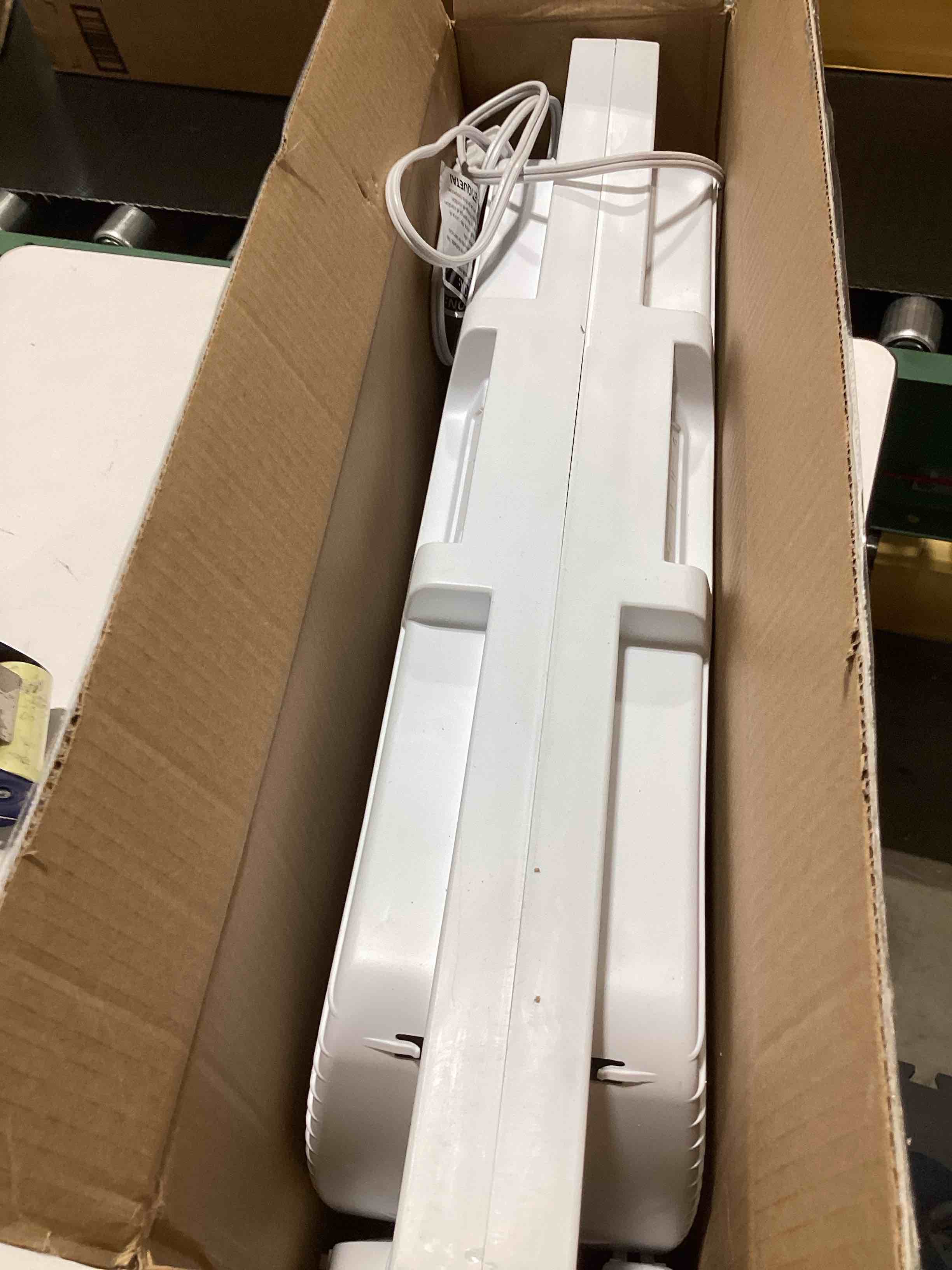 https://s3.amazonaws.com/lotting-images-prod/bidfta/GRA2376440_1757615467639.jpeg