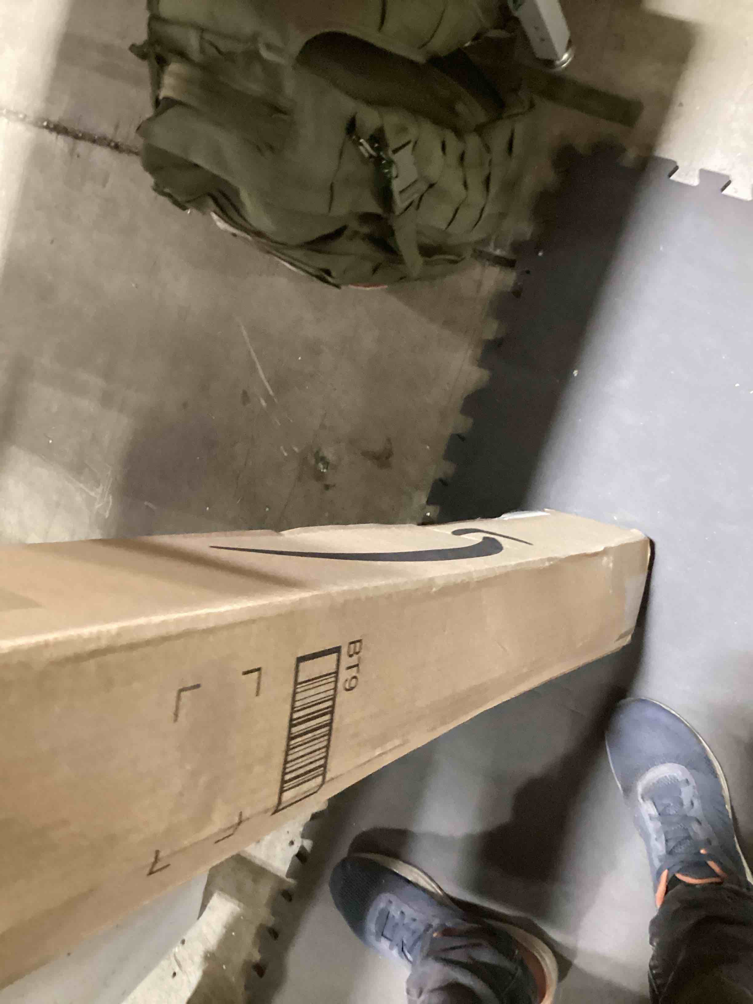 https://s3.amazonaws.com/lotting-images-prod/bidfta/GRA2376470_1757677109364.jpeg