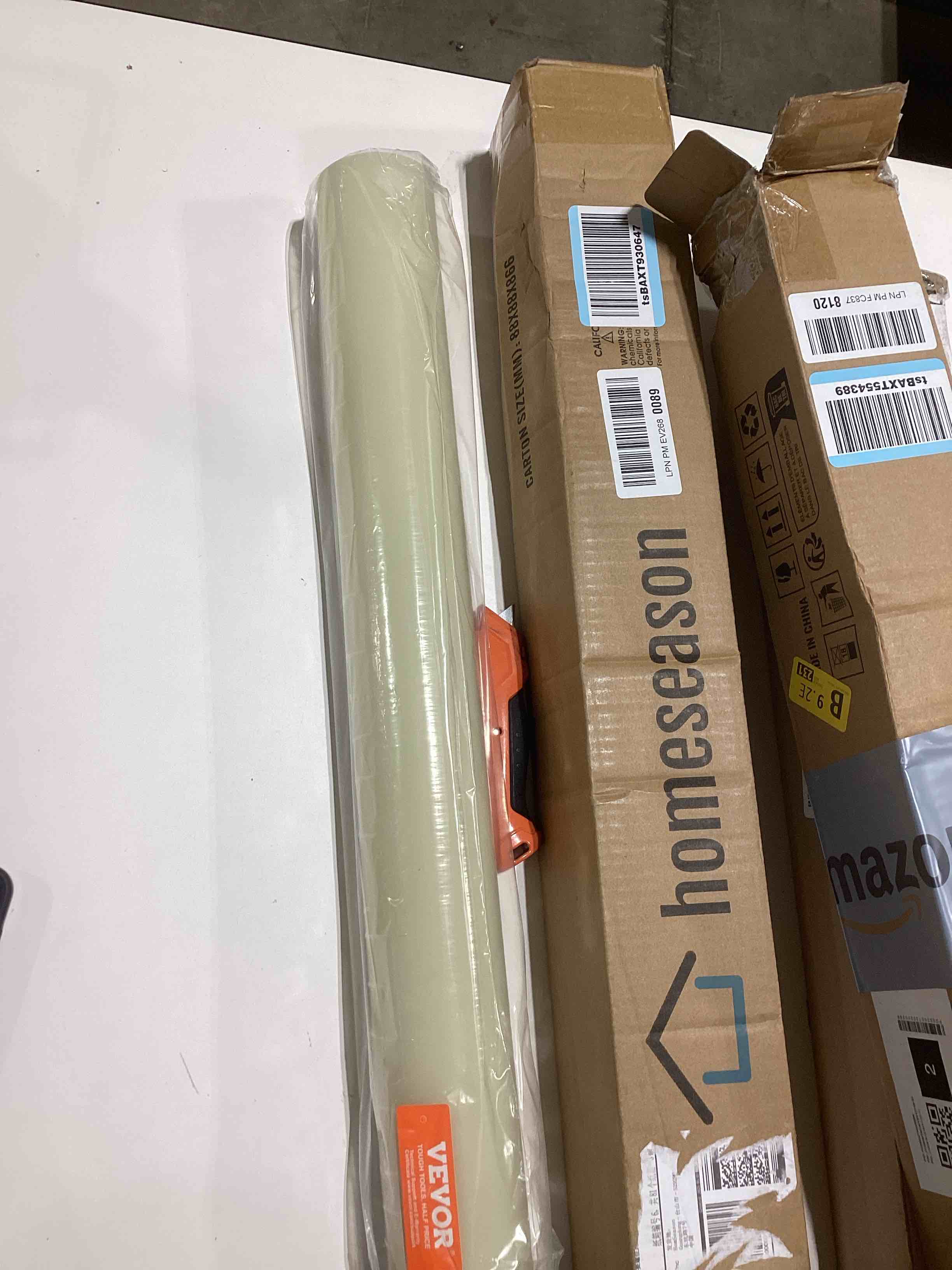 VEVOR Carpet Protection Film, 24" x 100' roll. Temporary Carpet Protective Covering Film, Heavy Duty Clear Self Adhesive Carpet Protector