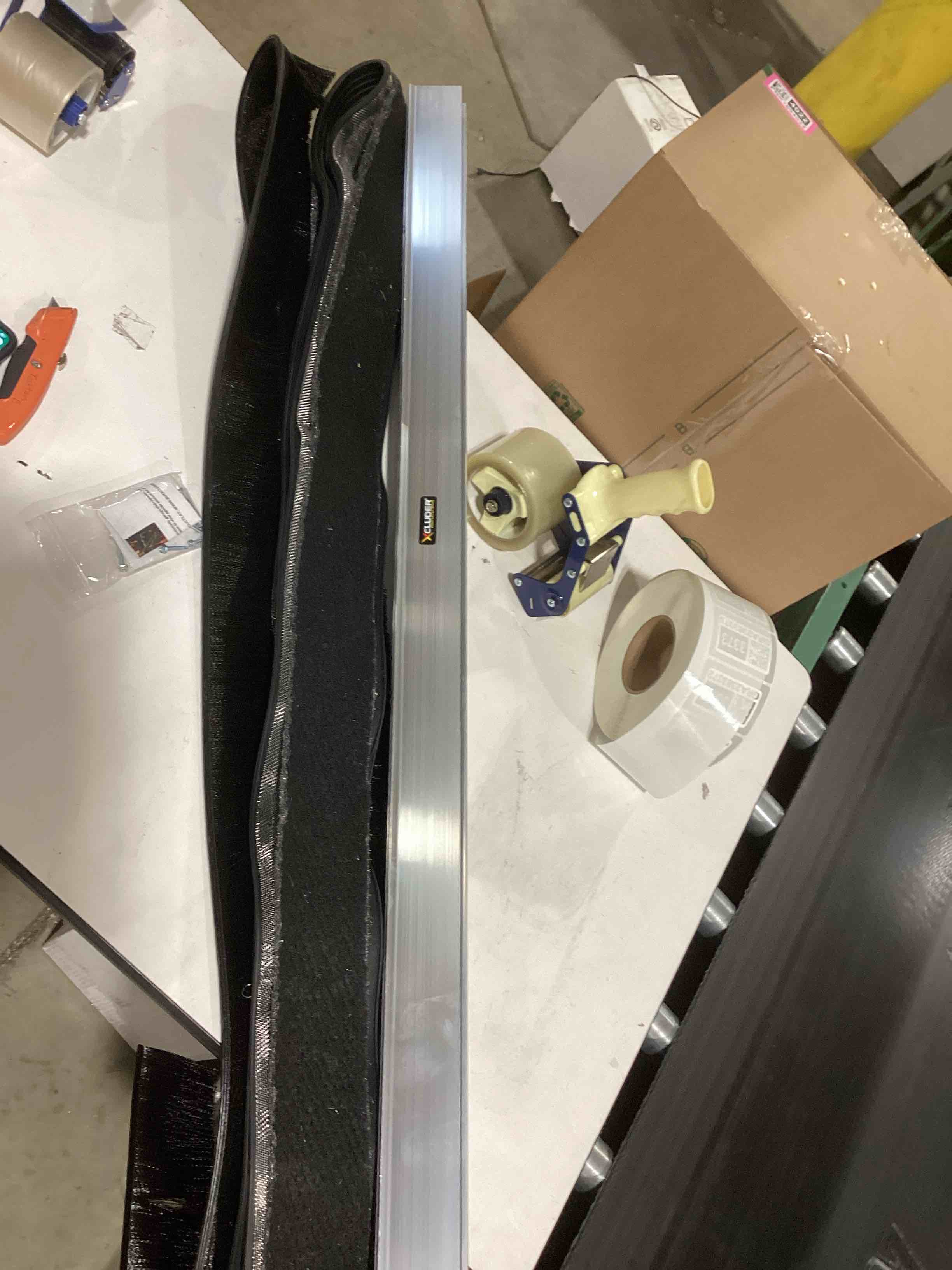 2 Sets x 39.37 Inches Net Brush Hair Width 1 1/2 Inches Door Brush Sweeps Seal Garage Roll Up Door Brush Barn Door Seal Brush Sweep (1.5in, 2)