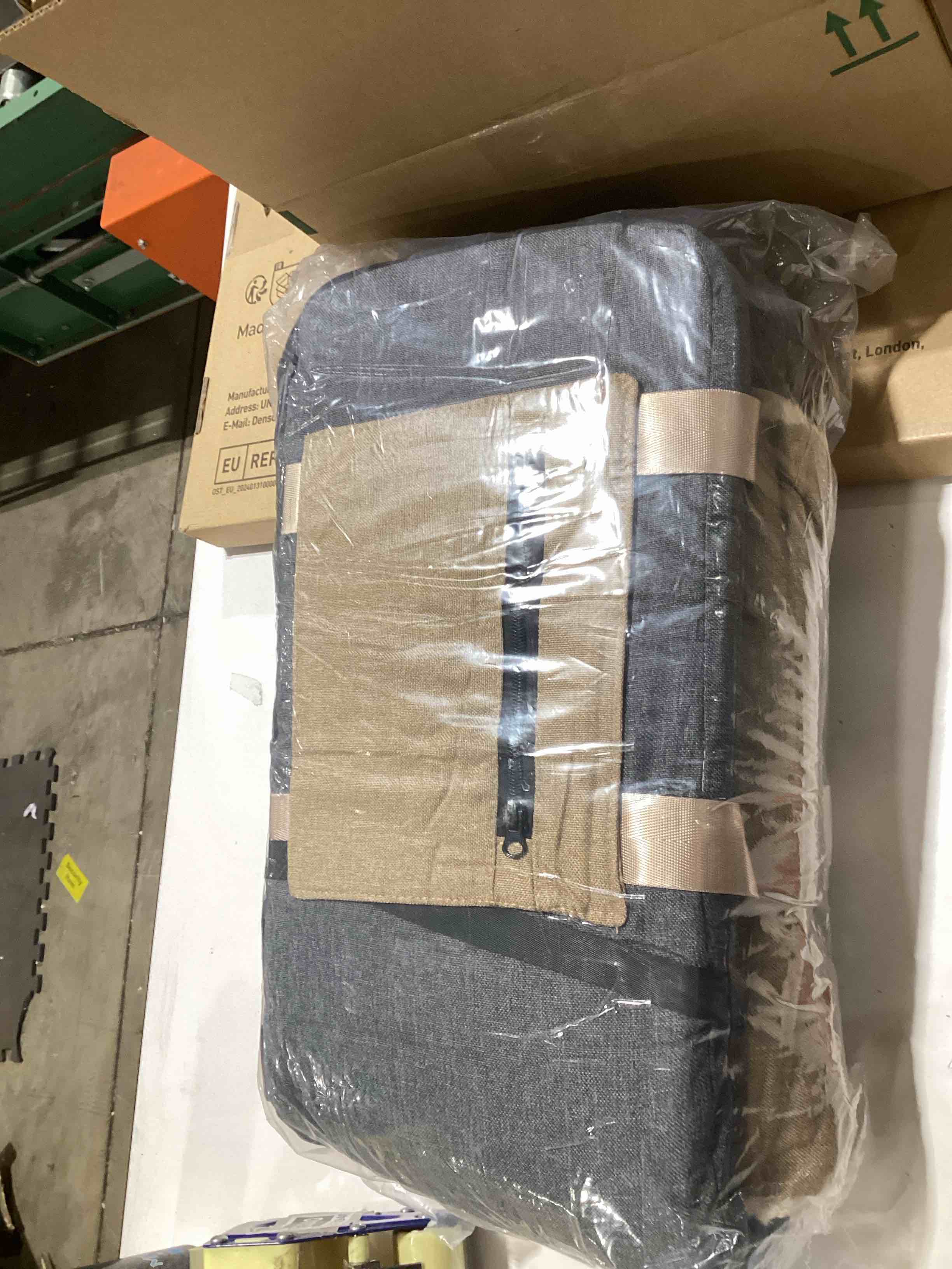 Large Console Dog Car Seat - Truck Dog Booster Seats for Big Console Vehicles Large Space for Dog UP to 18lbs, Pretty Sturdy Pet Car Seat Designed for Pickup and Trucks