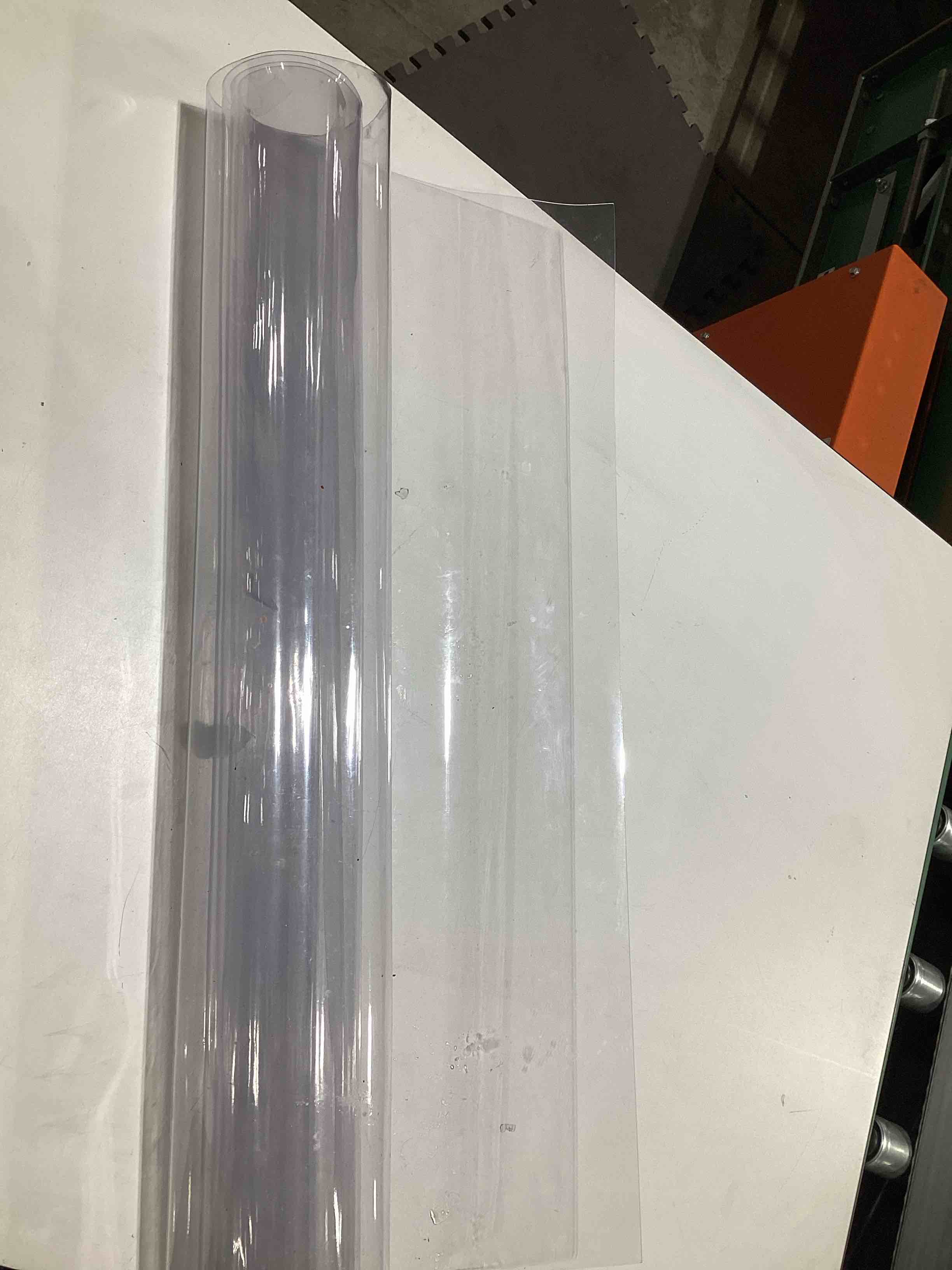 VEVOR Clear Table Cover Protector, 1.5mm Thick 36 x 72 in PVC Plastic Tablecloth, Waterproof & Oil Spill Proof, Customizable Rectangle Table Cover for Writing Desk, Coffee Table, Dining Room Table