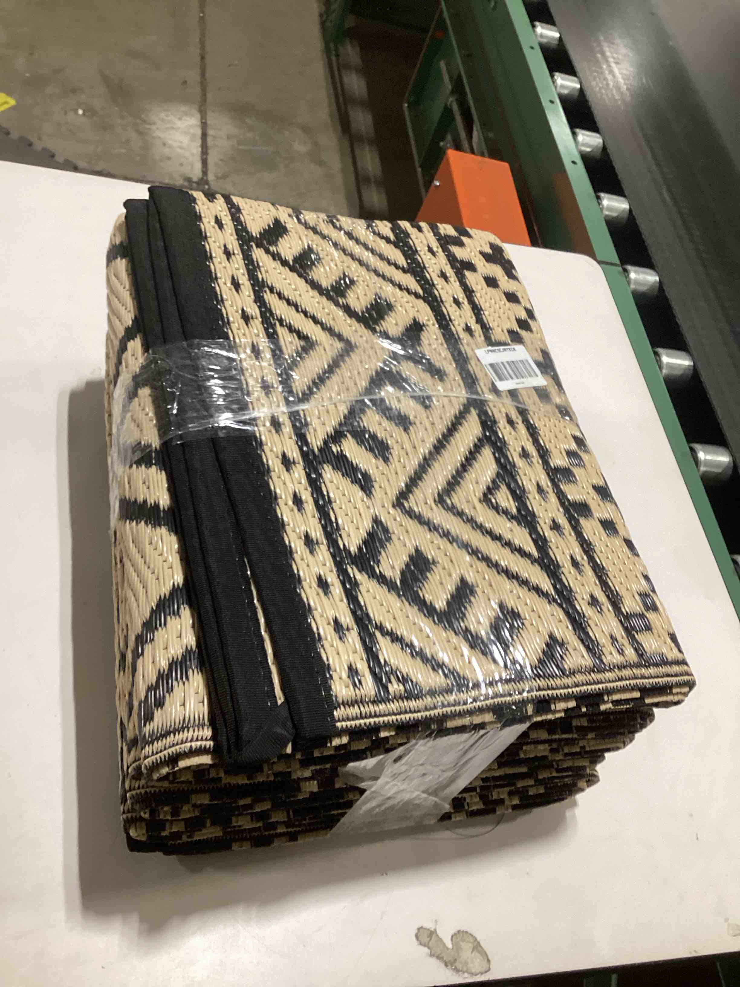 GarveeHome Outdoor Rug 8x10 Reversible Mats, Plastic Straw Rug, Modern Area Rug, Large Floor Mat and