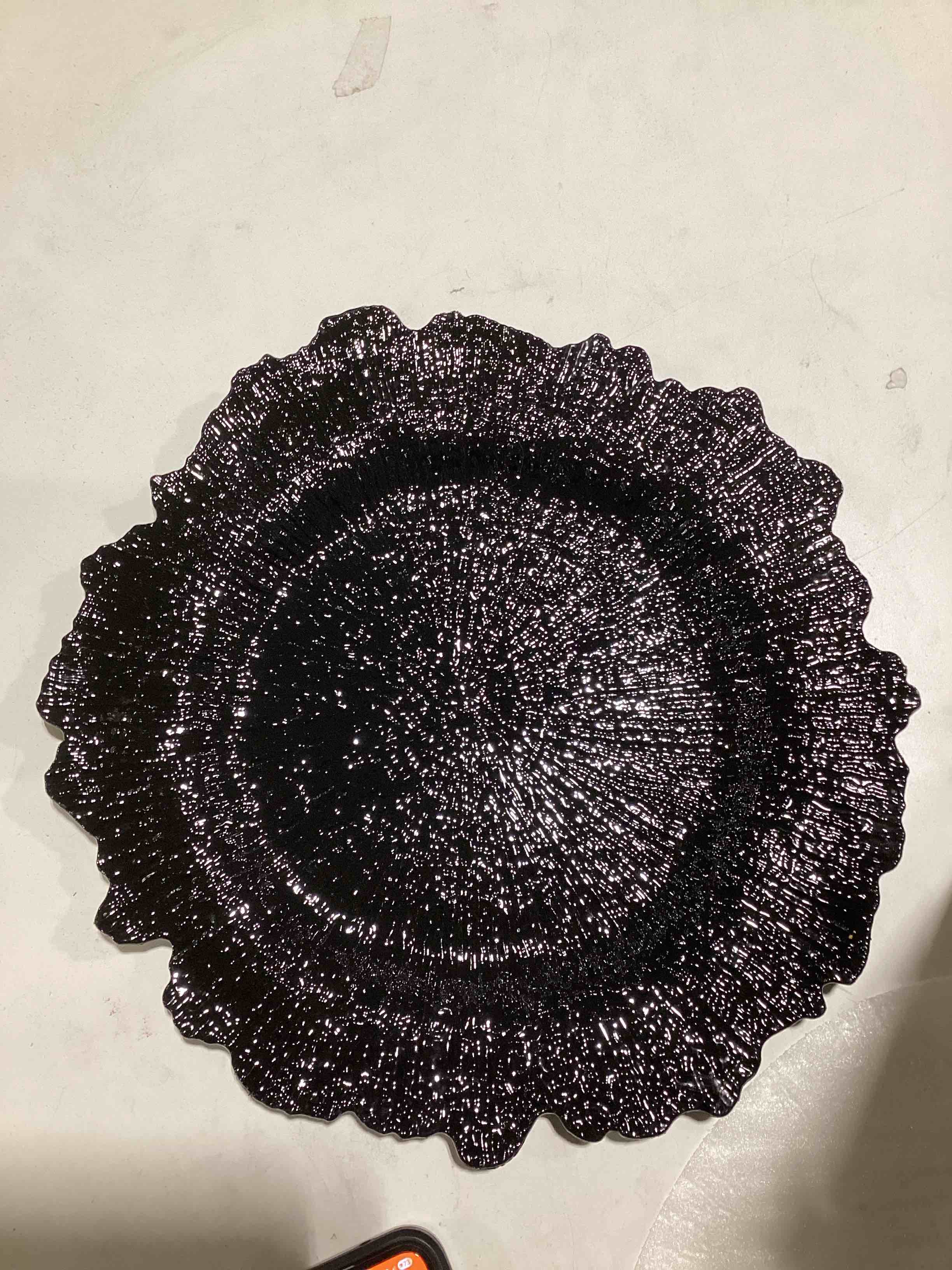 32 Pack Charger Plates Set Reef Plate Chargers for Dinner Table Serving Tray Floral Plastic Decorative Plates for Table Setting Wedding Party, 13 Inch (Black) incomplete