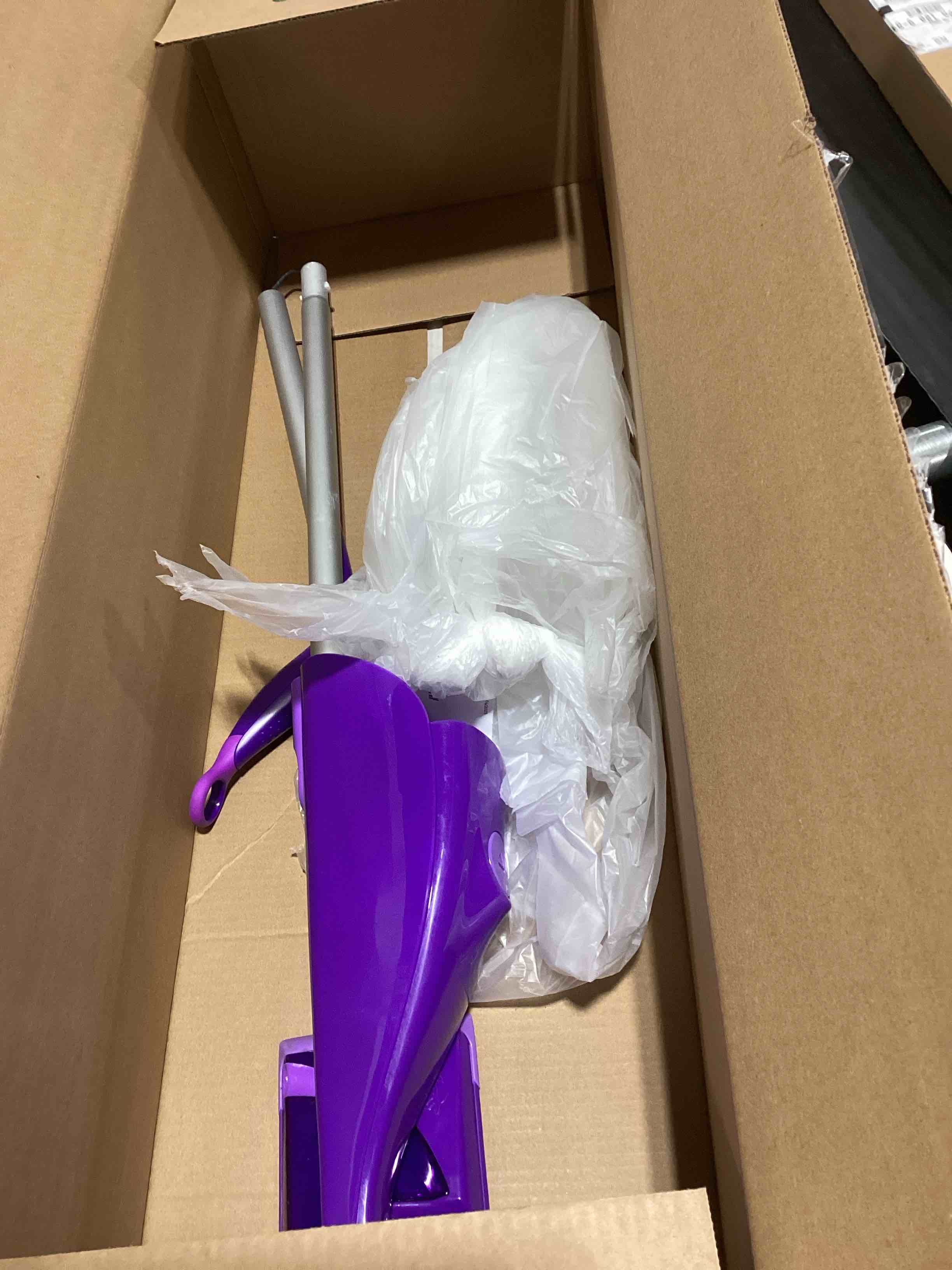 Swiffer WetJet Hardwood and Floor Spray Mop Cleaner Starter Kit, Includes: 1 Power Mop, 10 Pads, Cleaning Solution, Batteries