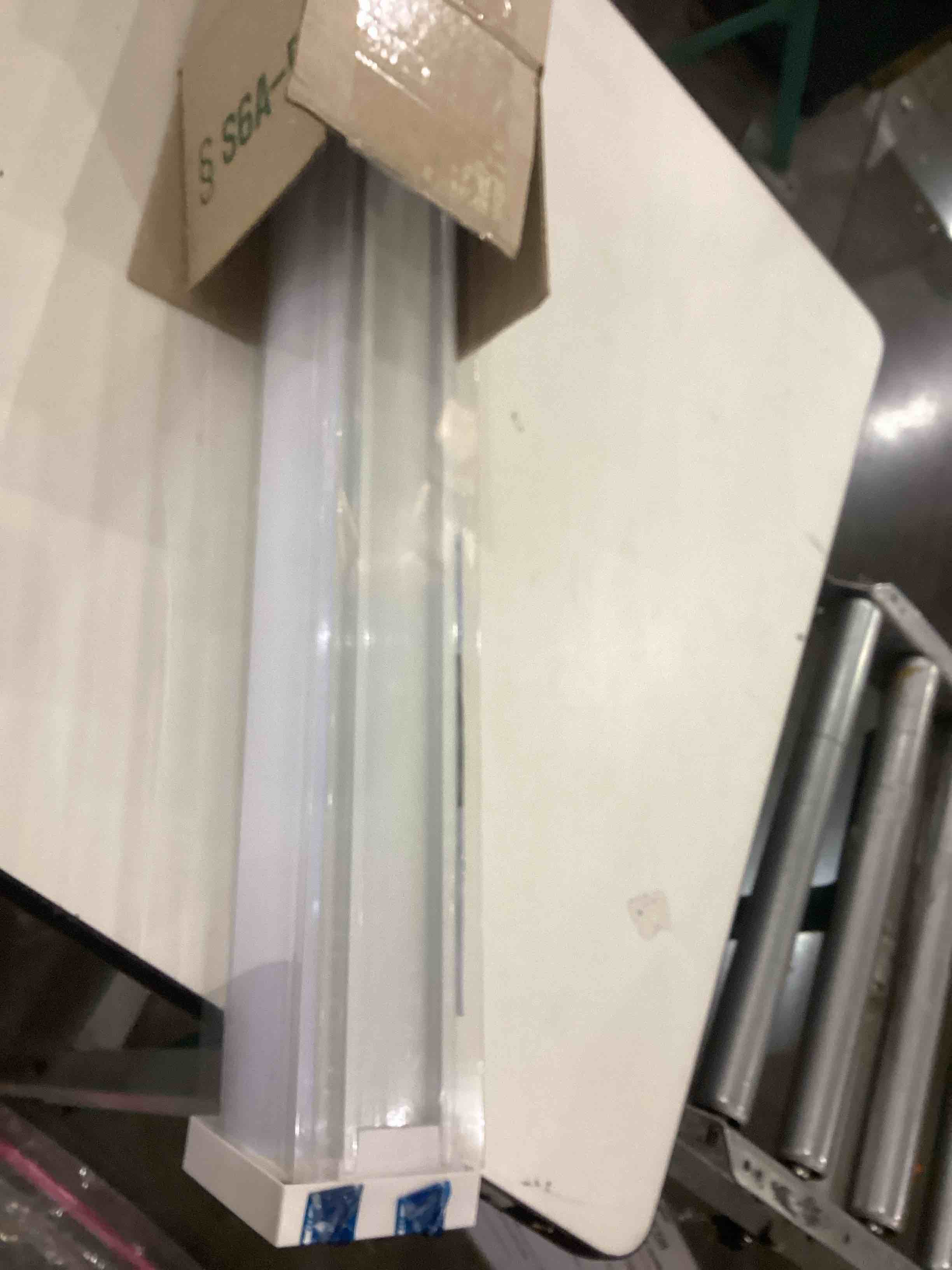 CORDLESS ROLLER SHADE