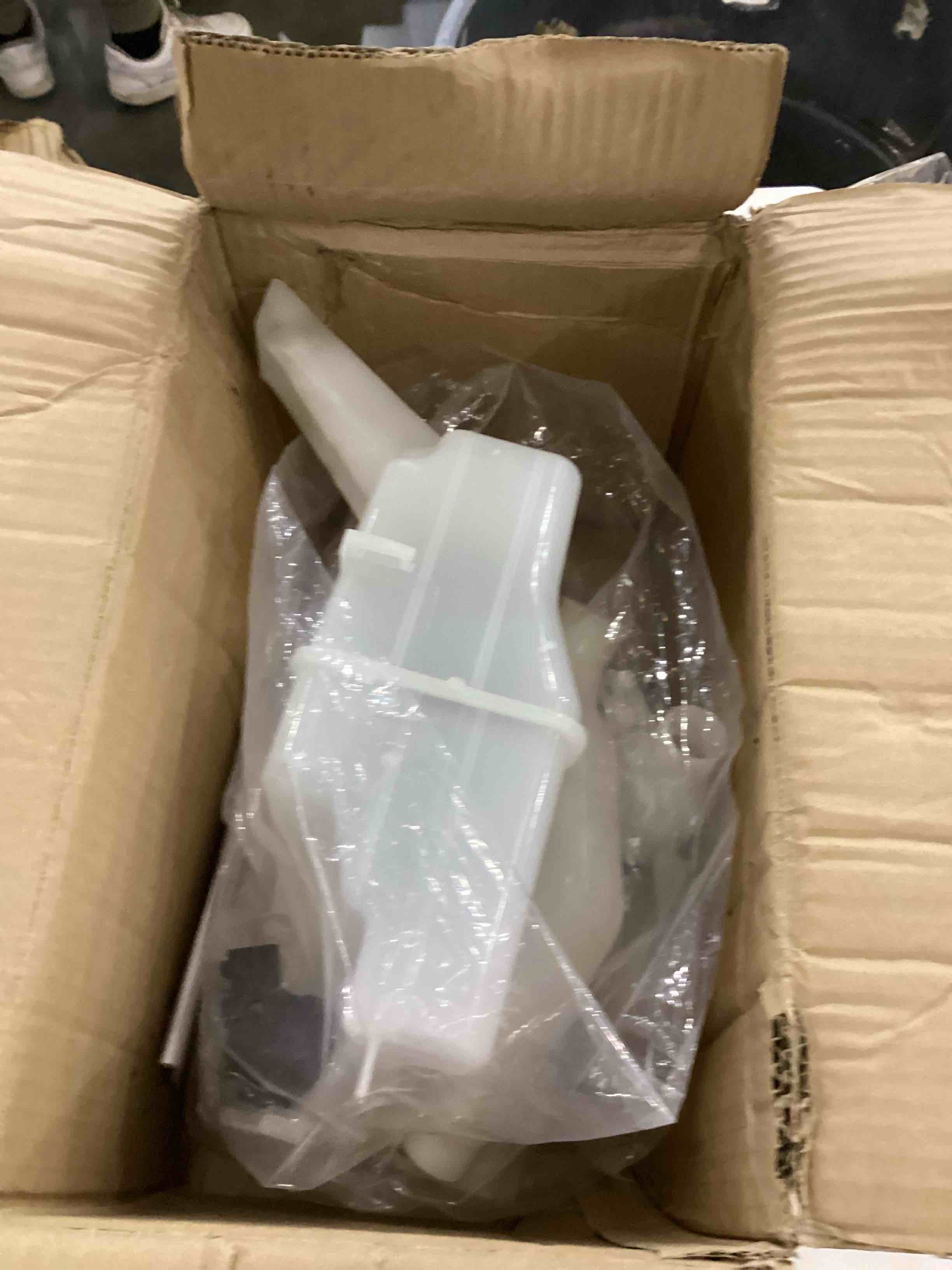 Roneeson Windshield Washer Reservoir Tank with Motor Pump Filler Tube Pipe Assembly for Toyota Prius