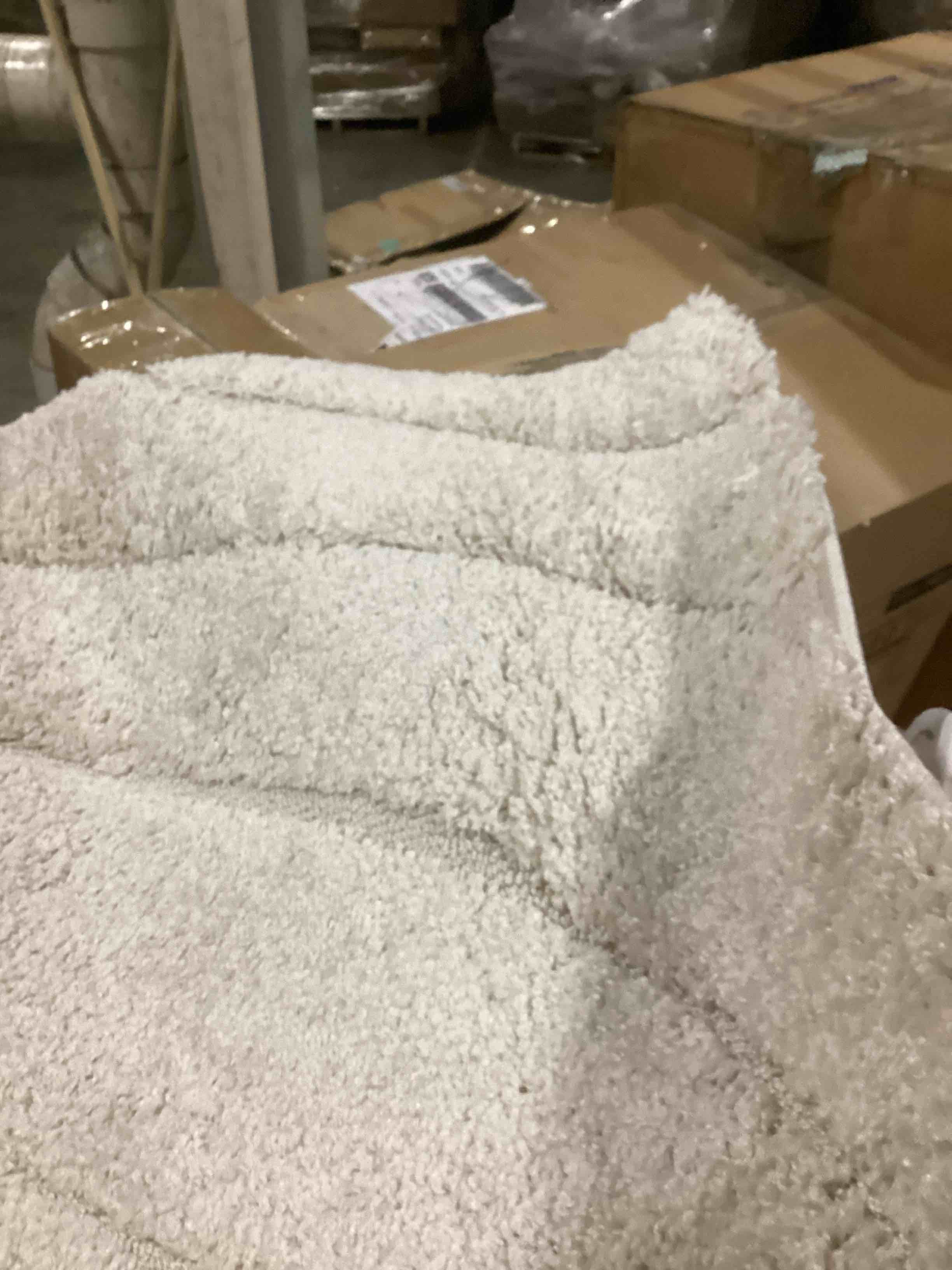 https://s3.amazonaws.com/lotting-images-prod/bidfta/GRA2464206_1748624540025.jpeg
