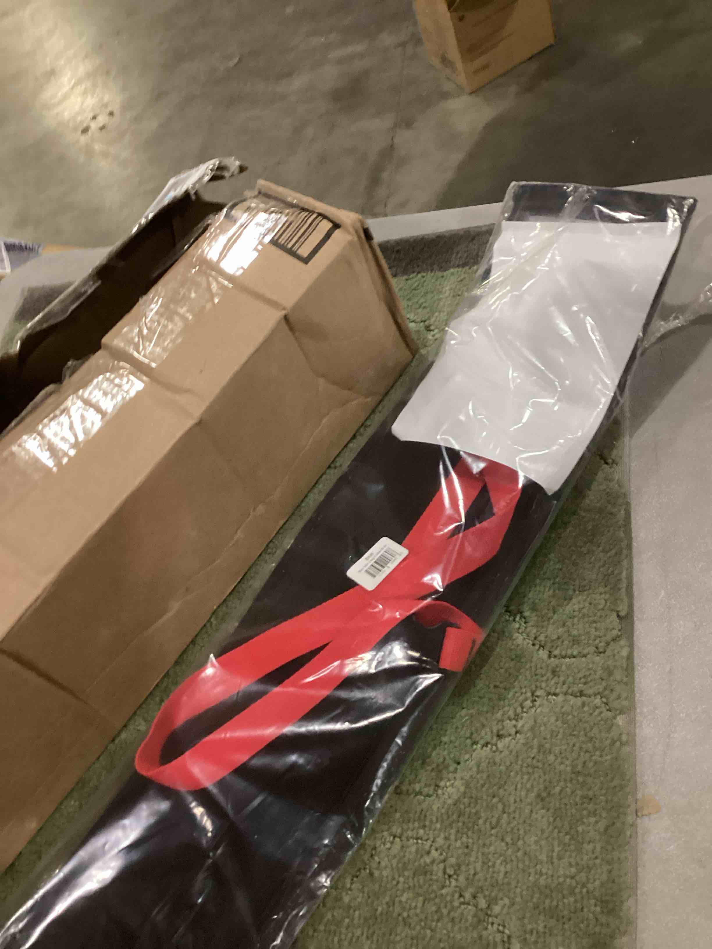 Condition photo showing Good Condition for Collar, 6" W x 27" L