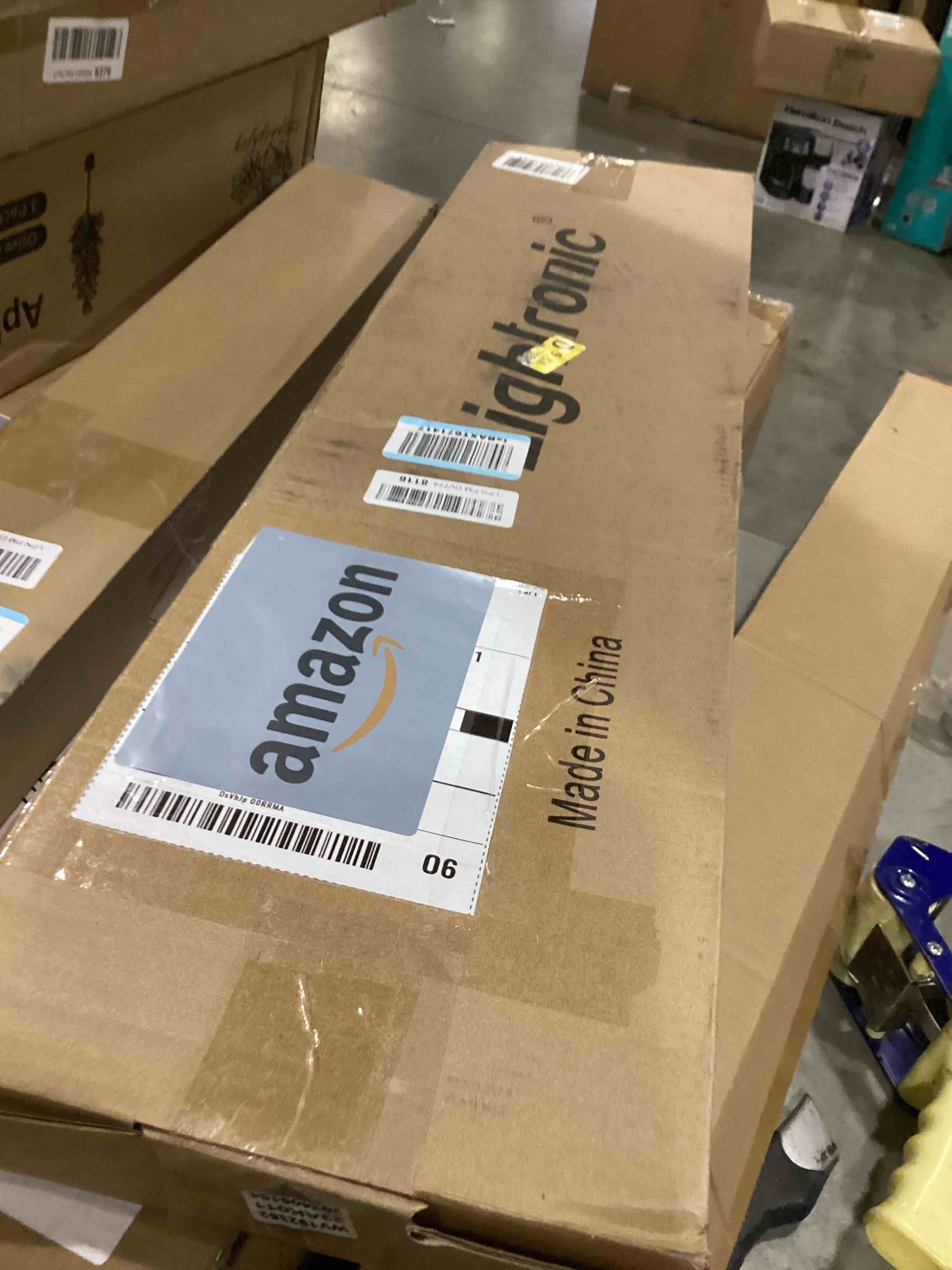 https://s3.amazonaws.com/lotting-images-prod/bidfta/GRA2467590_1747666728389.jpeg