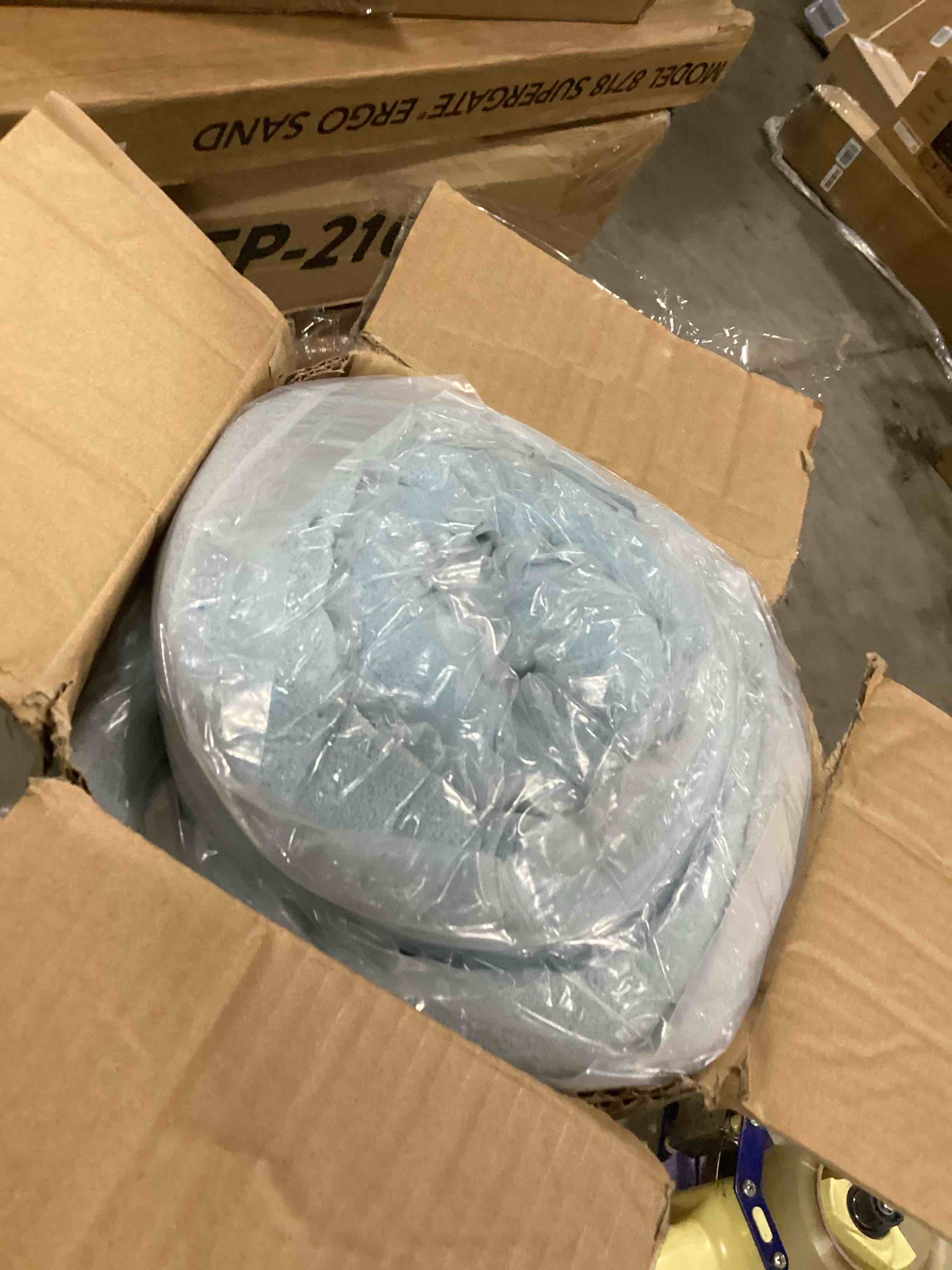 https://s3.amazonaws.com/lotting-images-prod/bidfta/GRA2468358_1748357150407.jpeg