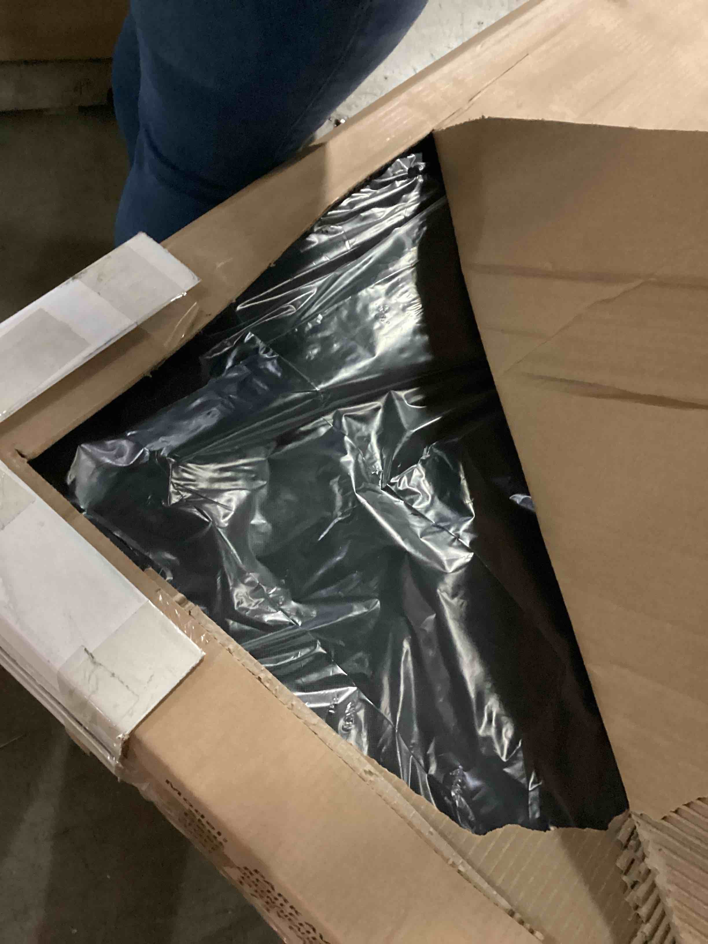 https://s3.amazonaws.com/lotting-images-prod/bidfta/GRA2469081_1748953064748.jpeg