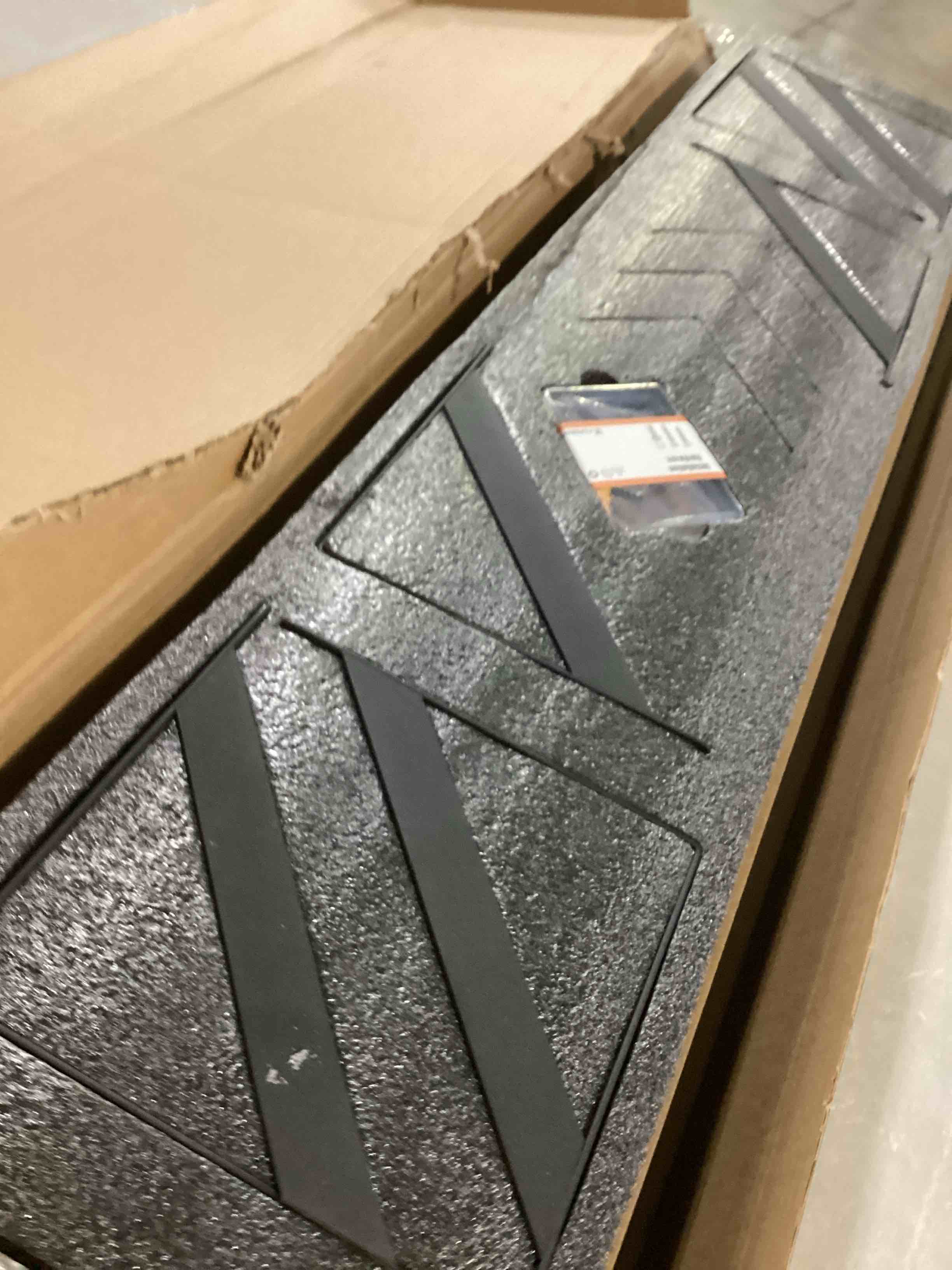 https://s3.amazonaws.com/lotting-images-prod/bidfta/GRA2470084_1745519493743.jpeg