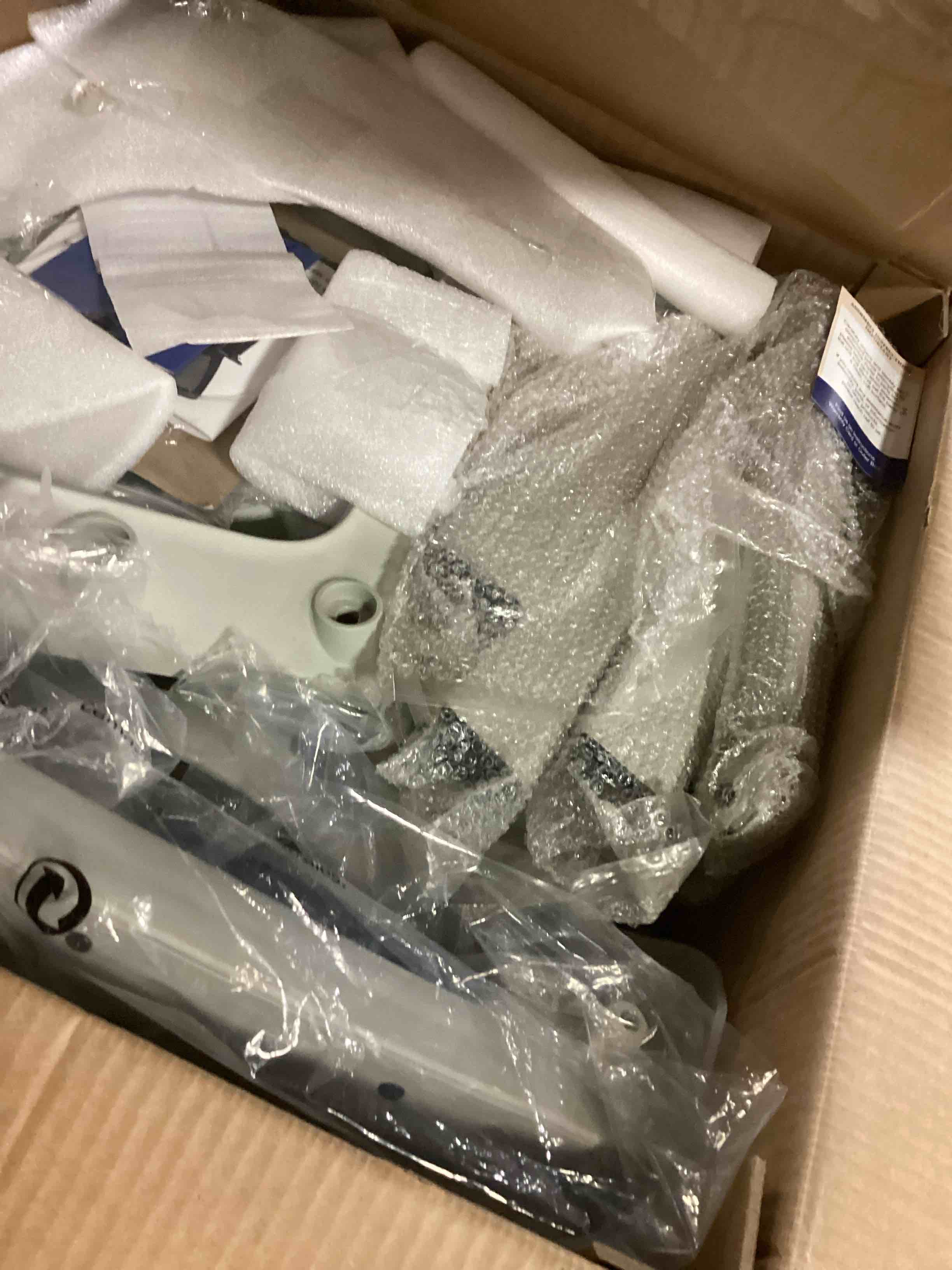 https://s3.amazonaws.com/lotting-images-prod/bidfta/GRA2470165_1745590778346.jpeg