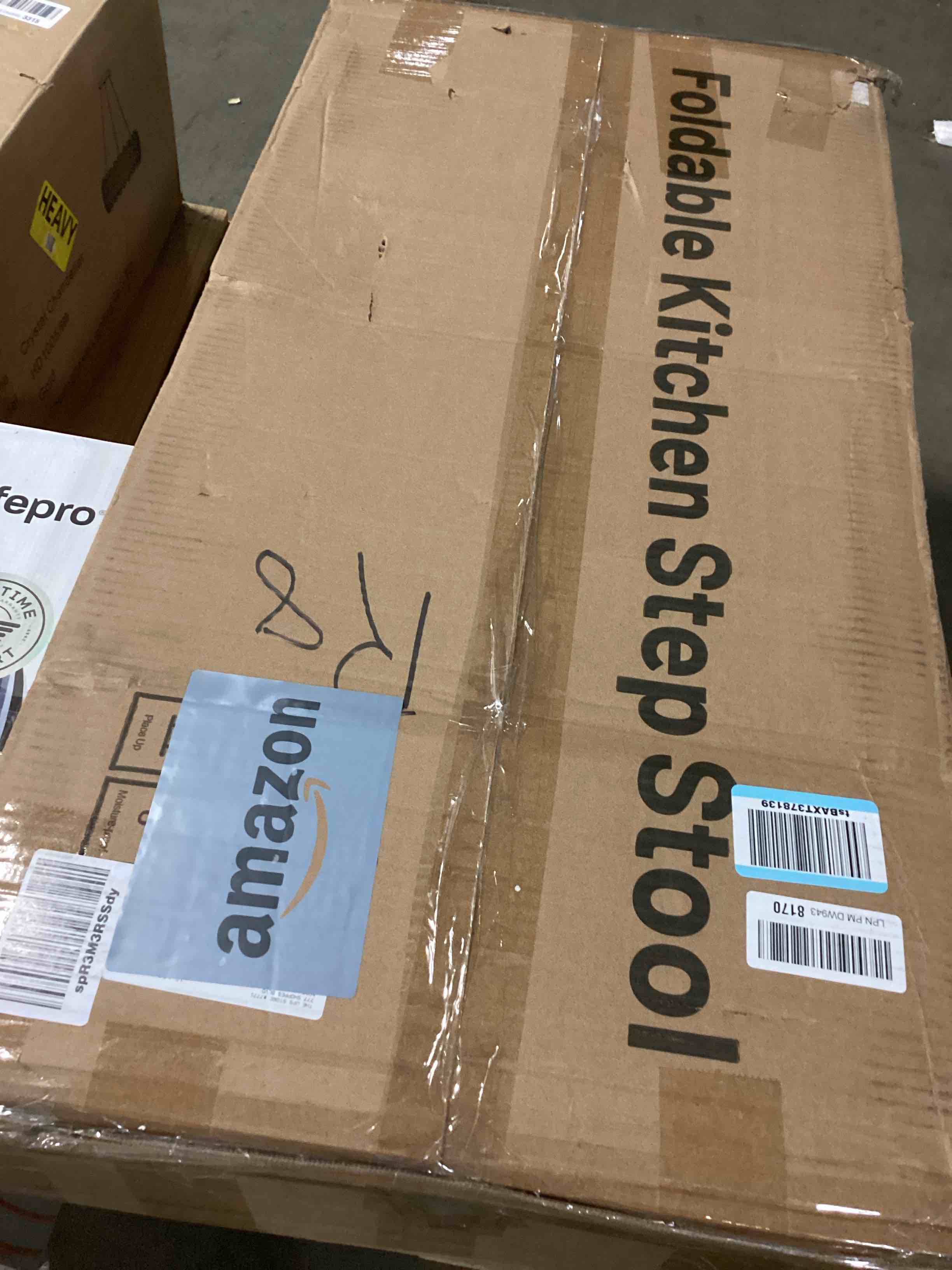 https://s3.amazonaws.com/lotting-images-prod/bidfta/GRA2470183_1745593873432.jpeg