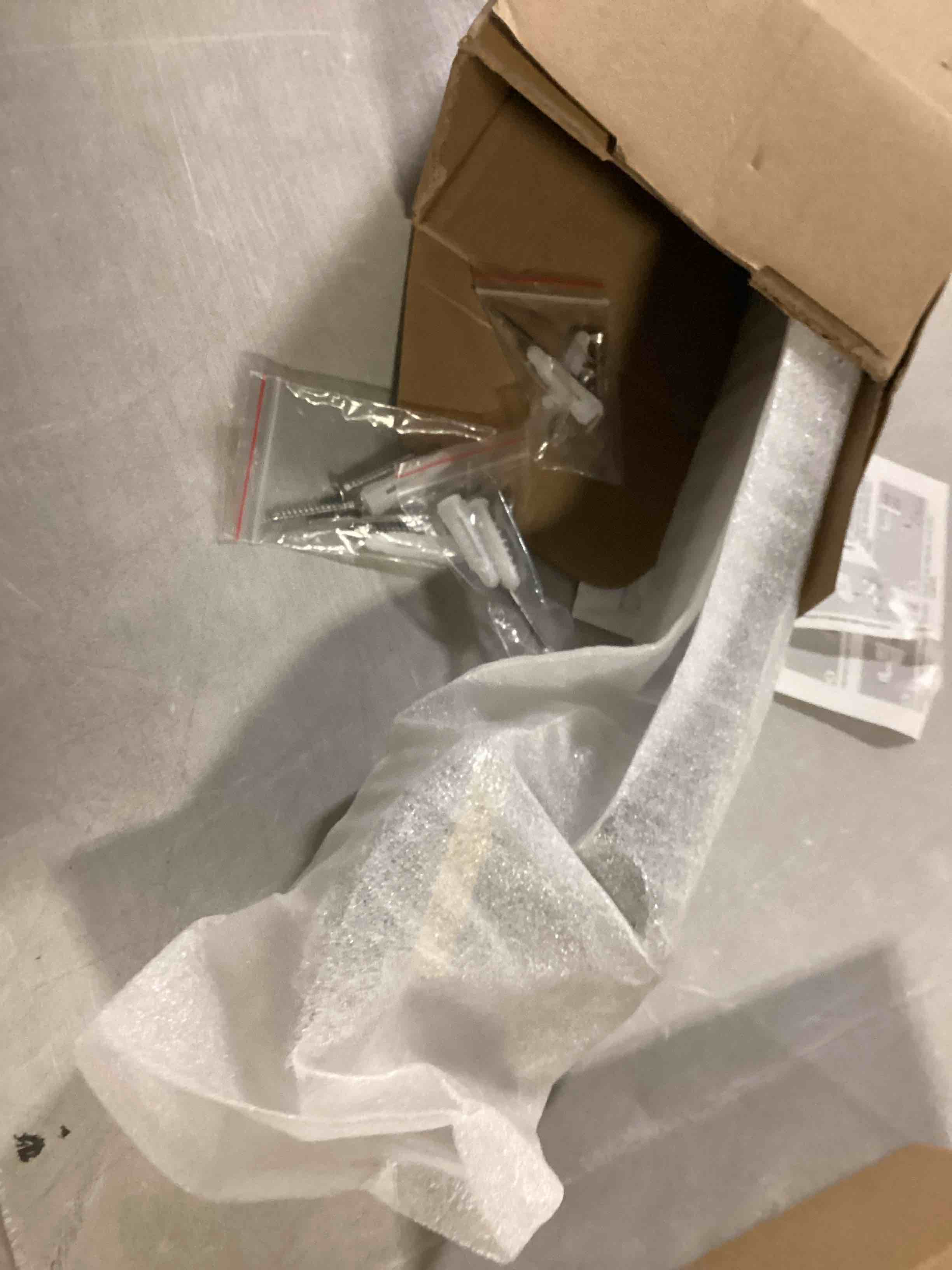 https://s3.amazonaws.com/lotting-images-prod/bidfta/GRA2470392_1745865378904.jpeg