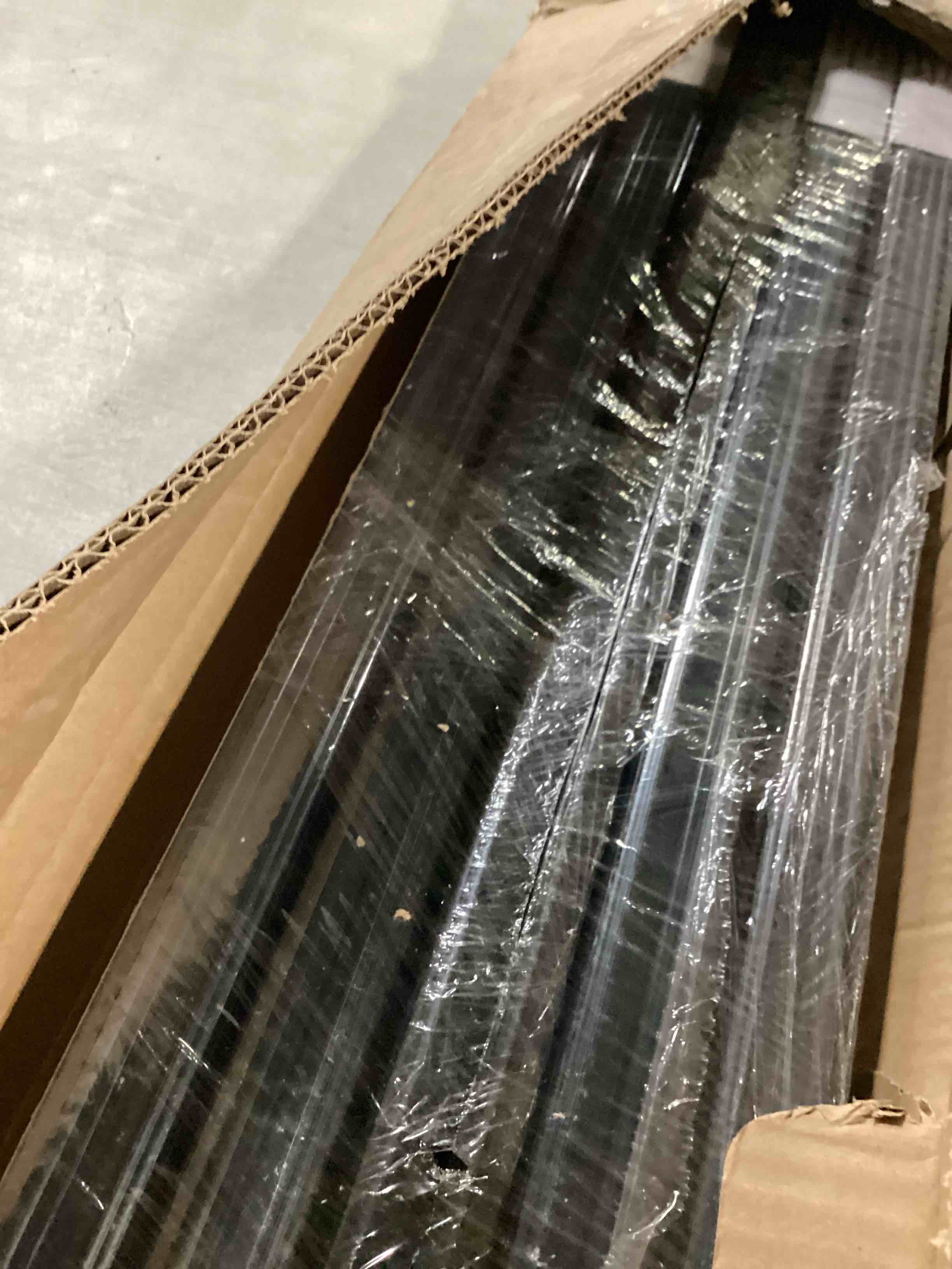 https://s3.amazonaws.com/lotting-images-prod/bidfta/GRA2470602_1746018164354.jpeg