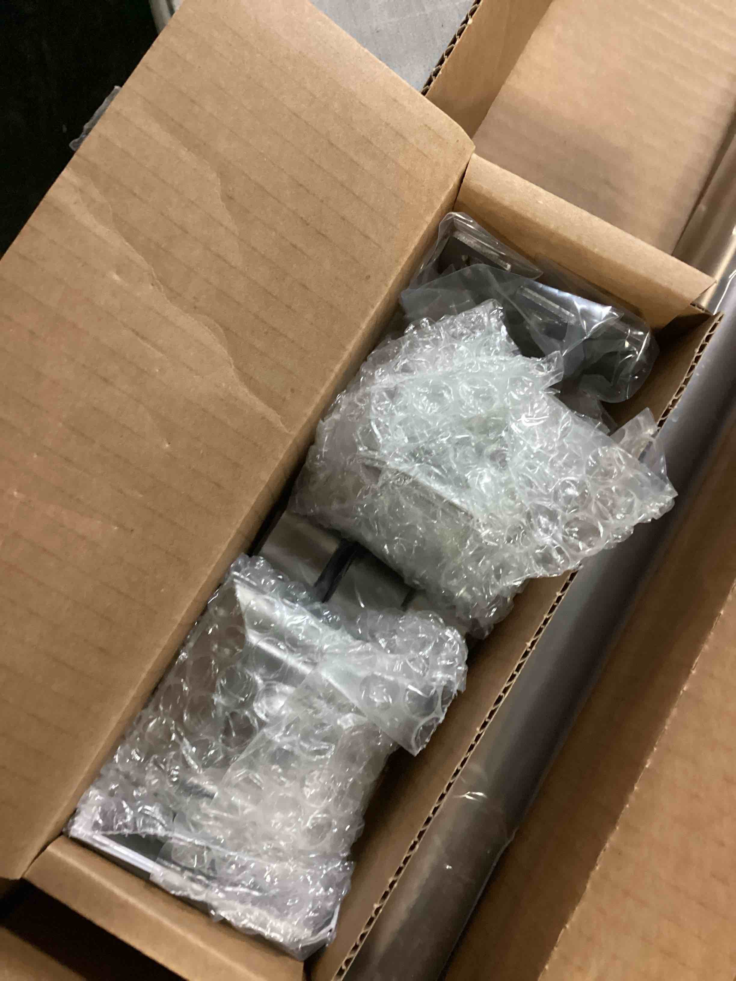 https://s3.amazonaws.com/lotting-images-prod/bidfta/GRA2470612_1746019570515.jpeg
