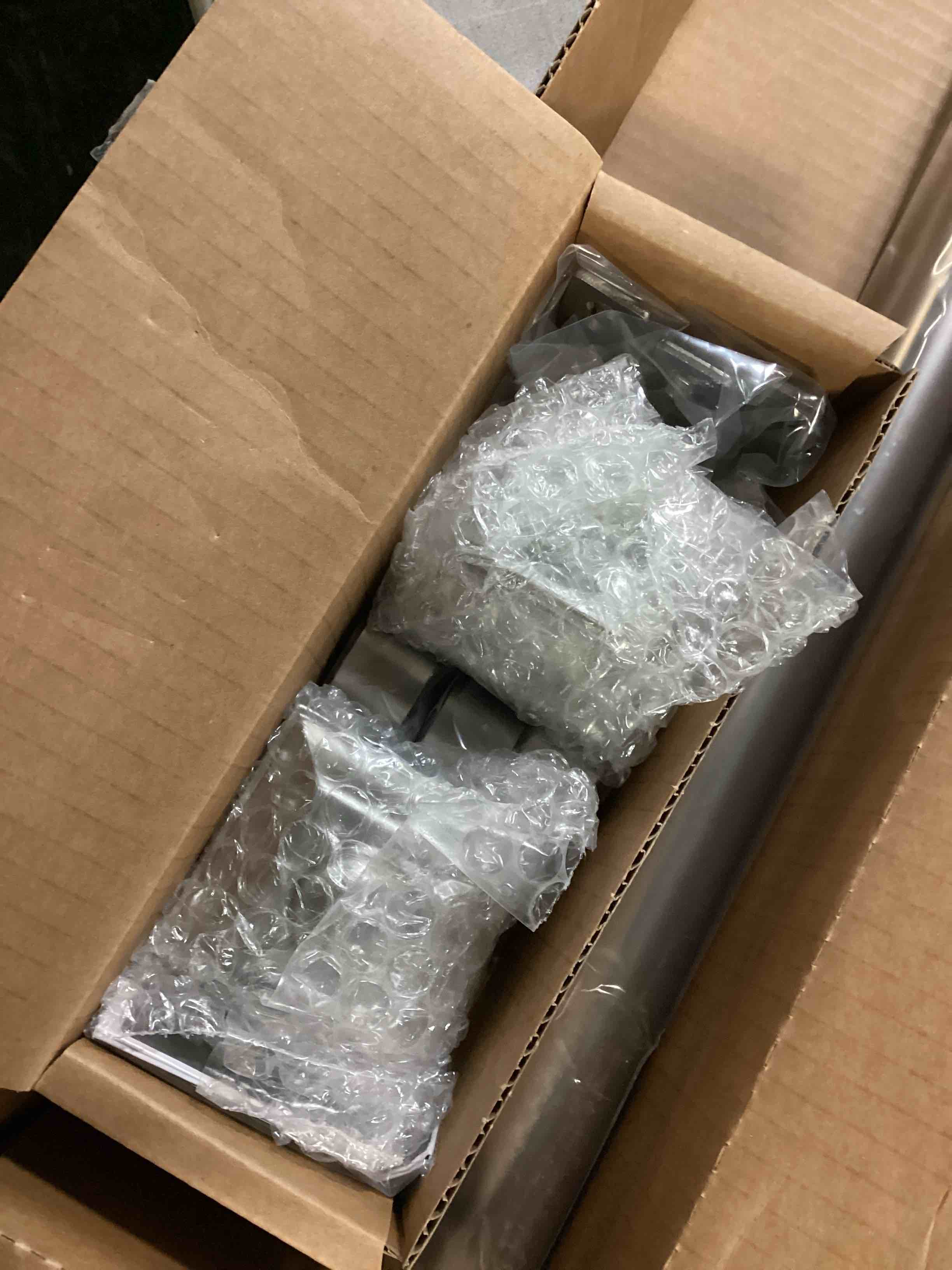 https://s3.amazonaws.com/lotting-images-prod/bidfta/GRA2470612_1746019571347.jpeg