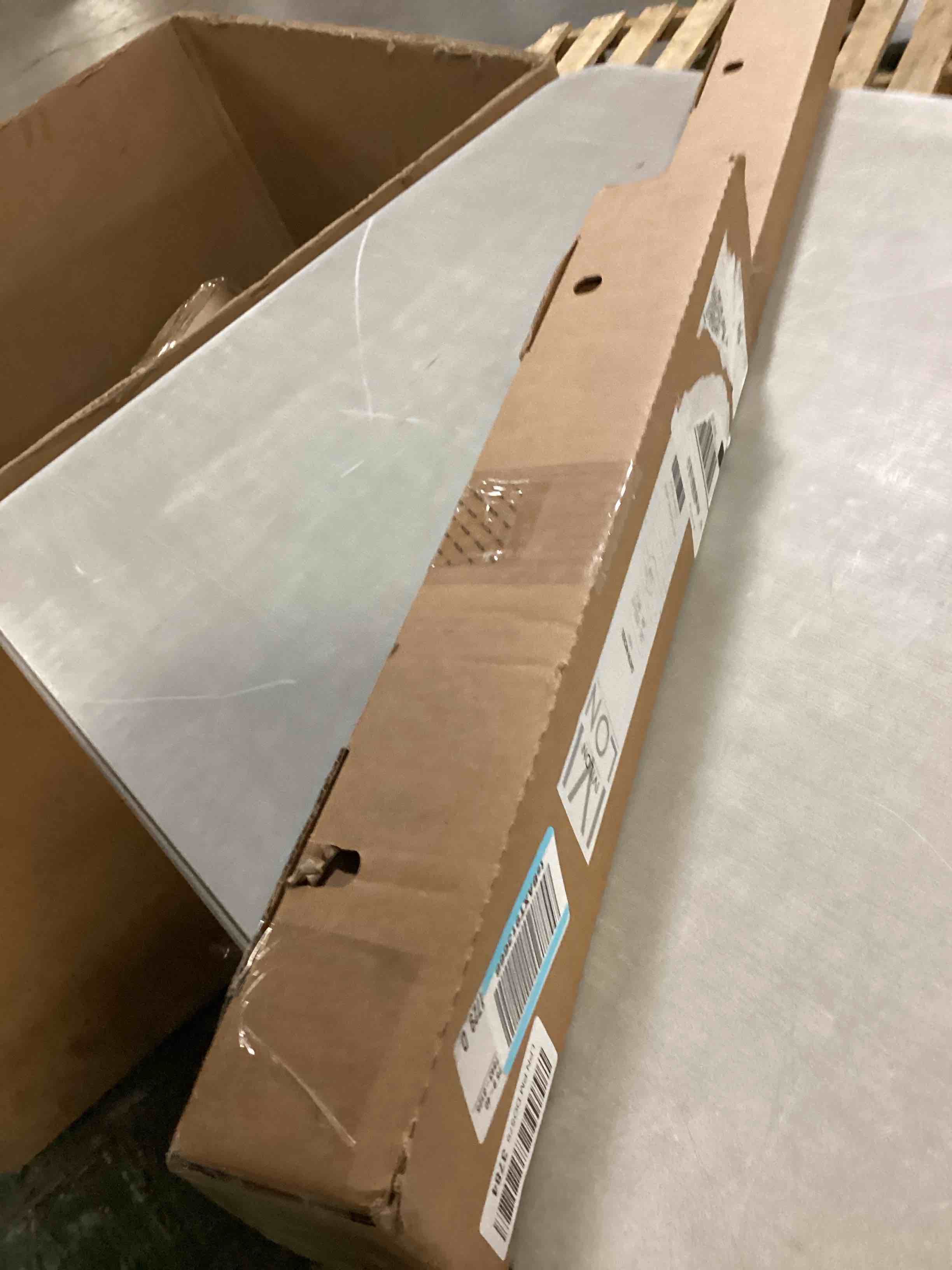 https://s3.amazonaws.com/lotting-images-prod/bidfta/GRA2470612_1746019607977.jpeg