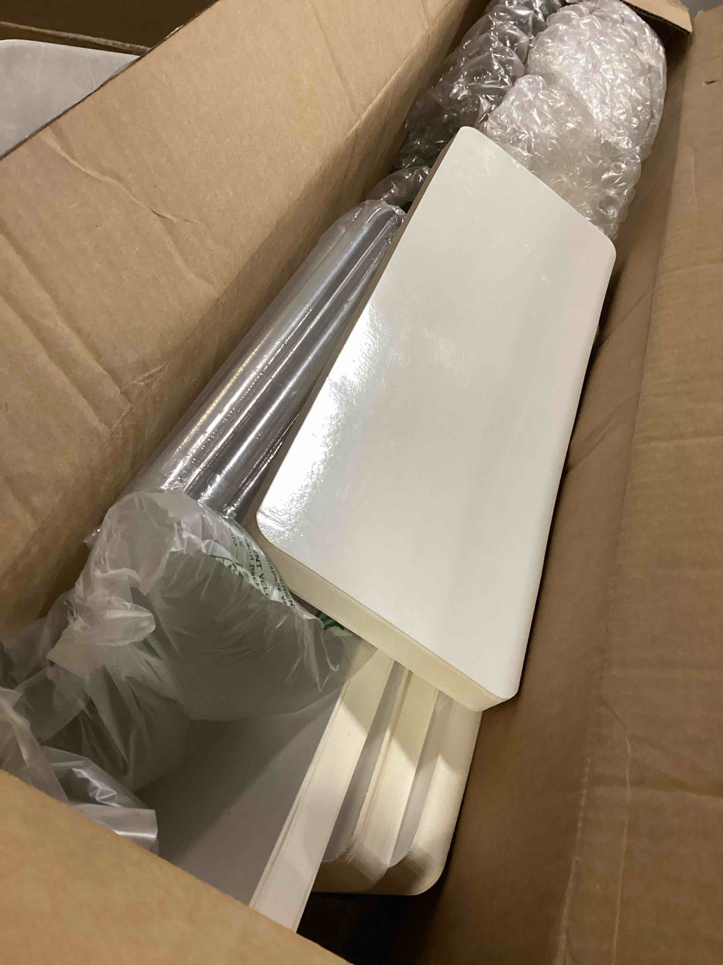 https://s3.amazonaws.com/lotting-images-prod/bidfta/GRA2470815_1746188499004.jpeg