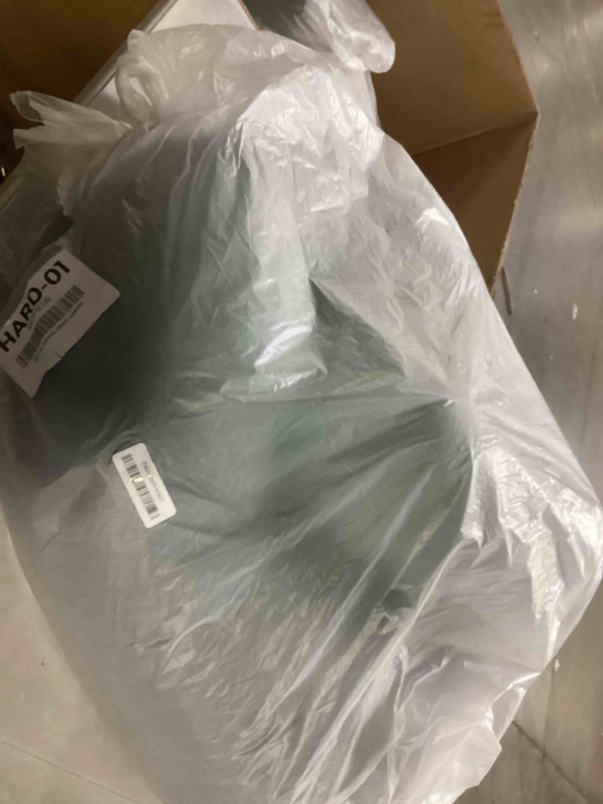 https://s3.amazonaws.com/lotting-images-prod/bidfta/GRA2471592_1746811775672.jpeg