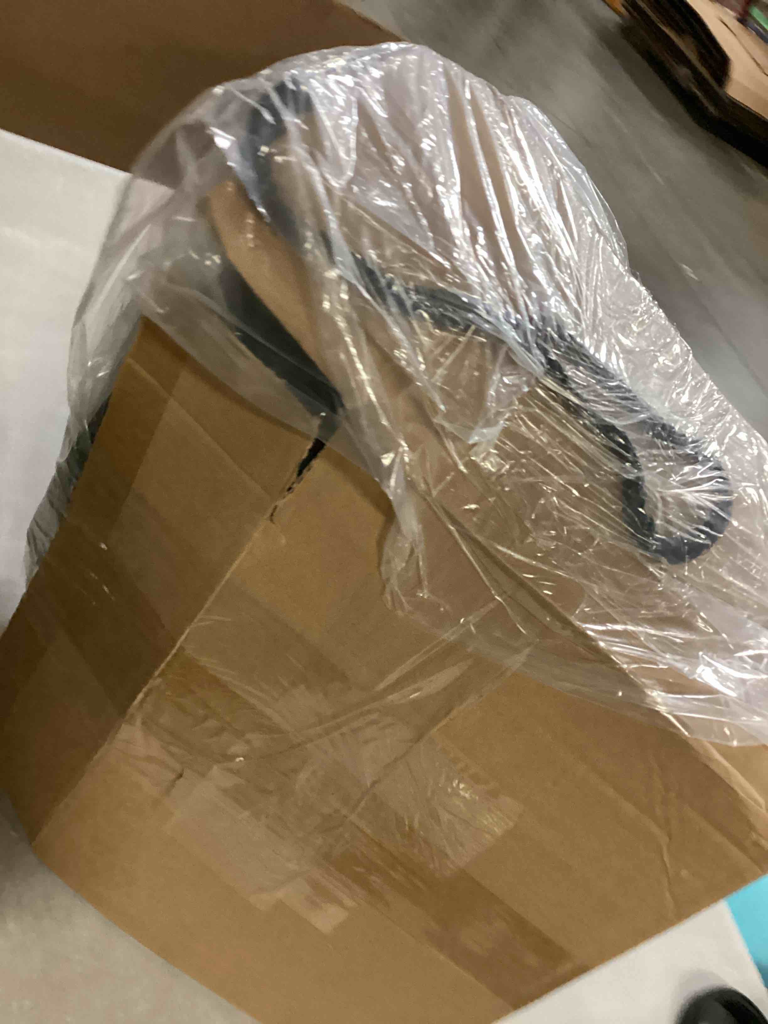 https://s3.amazonaws.com/lotting-images-prod/bidfta/GRA2471678_1747059765885.jpeg