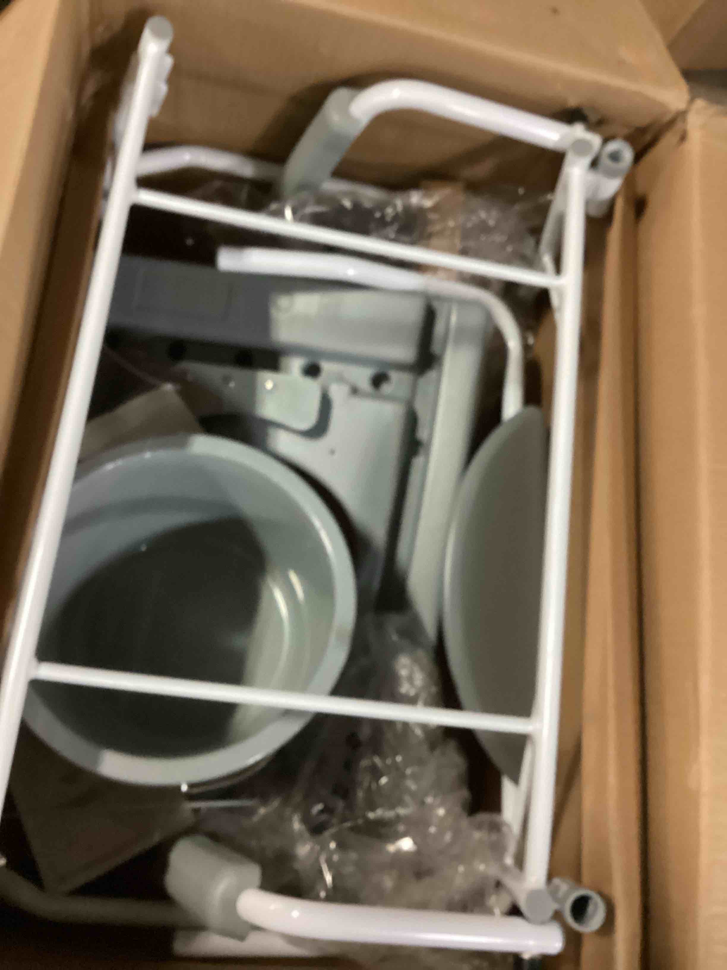 https://s3.amazonaws.com/lotting-images-prod/bidfta/GRA2472271_1747399394596.jpeg