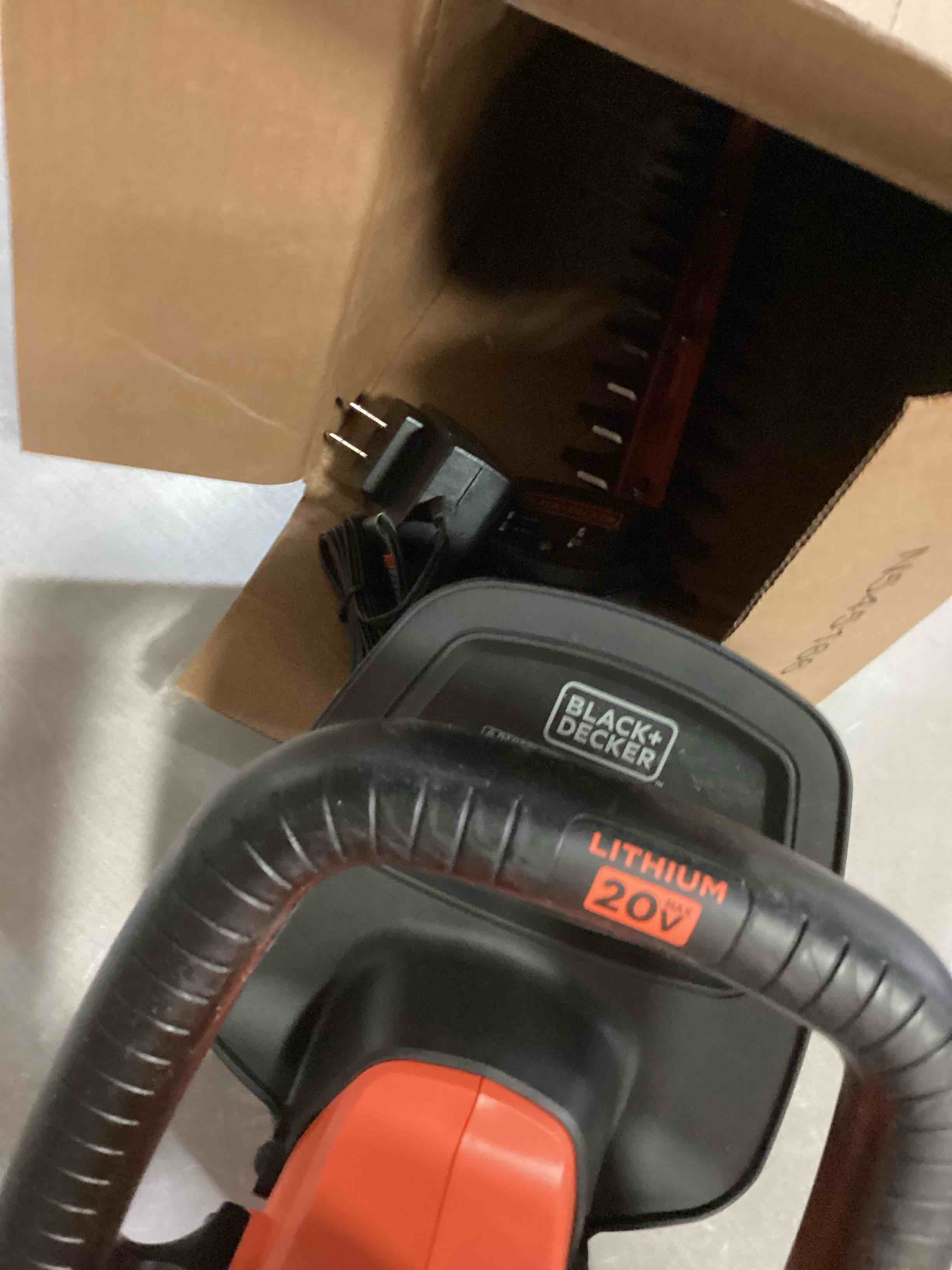 https://s3.amazonaws.com/lotting-images-prod/bidfta/GRA2472311_1747406133712.jpeg