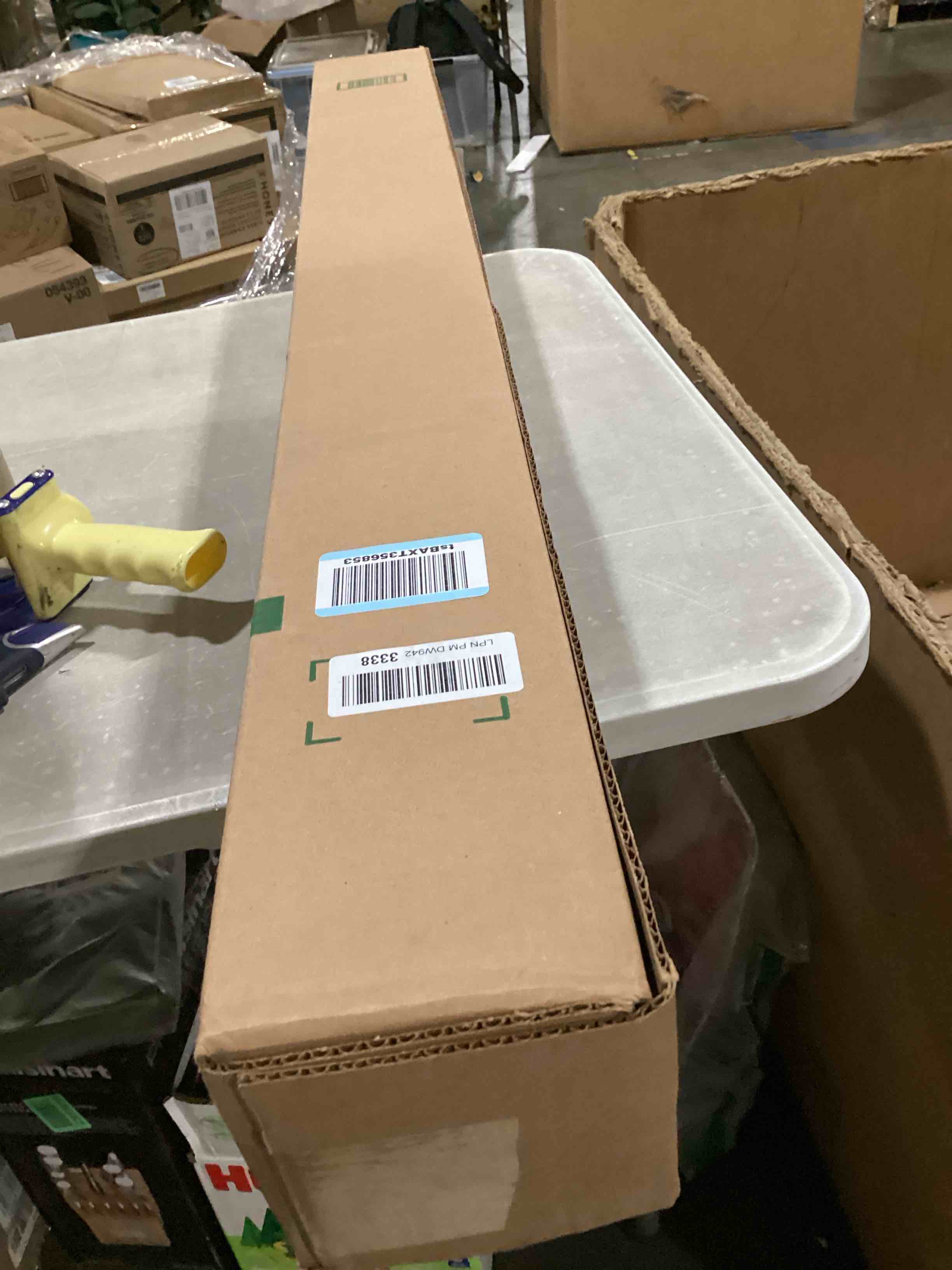 https://s3.amazonaws.com/lotting-images-prod/bidfta/GRA2473301_1745842319123.jpeg